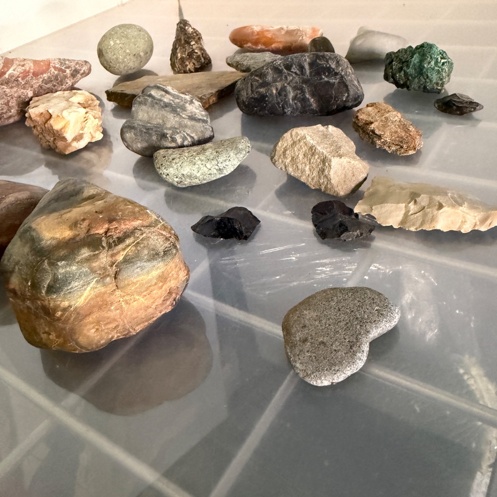 24 Pc Mixed Rock Mineral Specimen Lot Polished Rough 4 lb 5.1 oz - Image 2