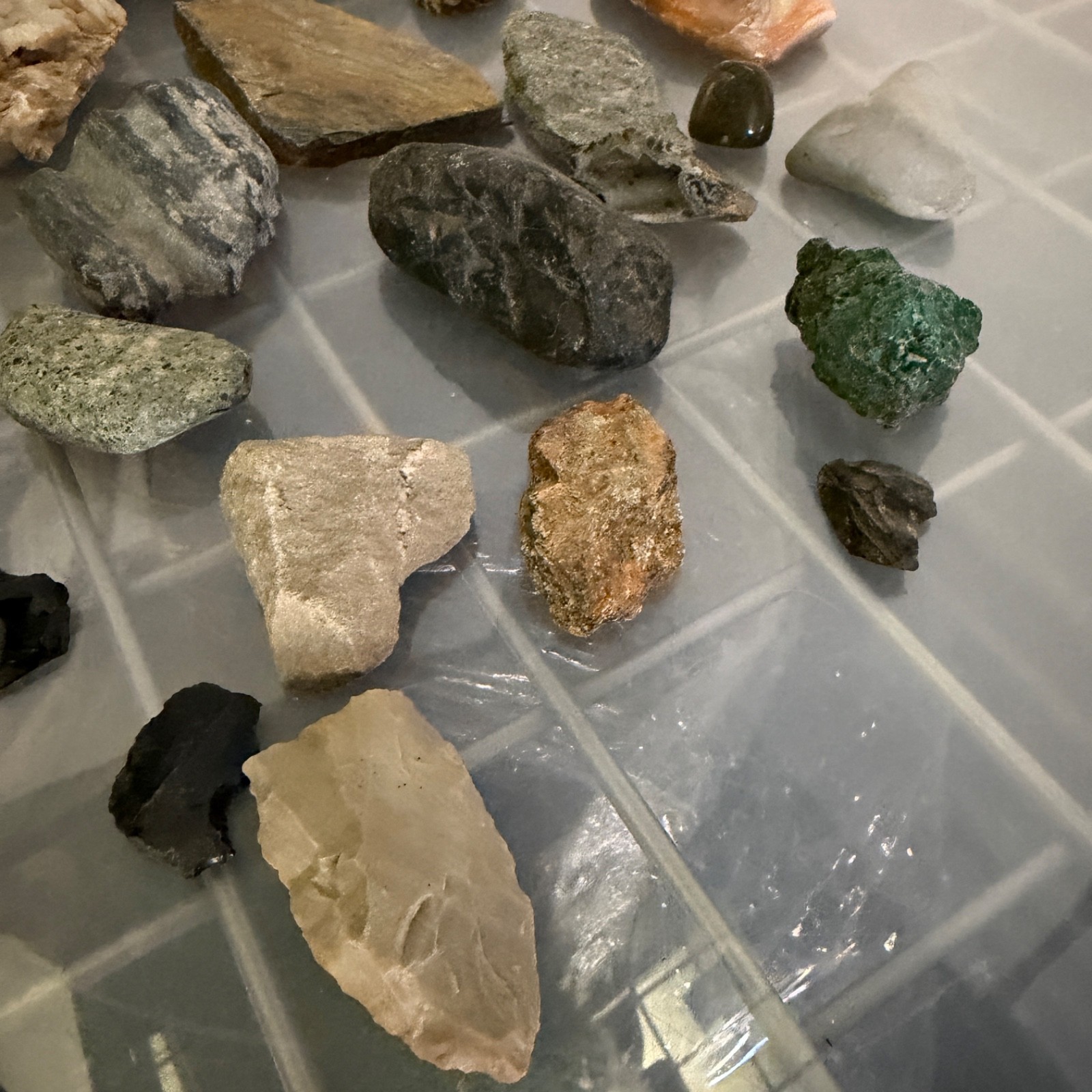 24 Pc Mixed Rock Mineral Specimen Lot Polished Rough 4 lb 5.1 oz - Image 3