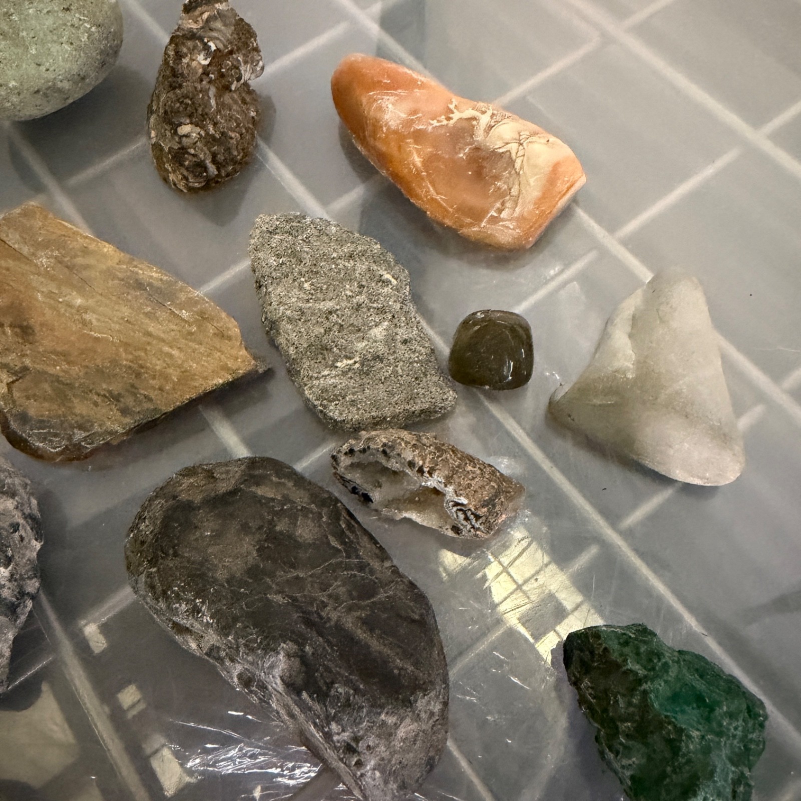 24 Pc Mixed Rock Mineral Specimen Lot Polished Rough 4 lb 5.1 oz - Image 4