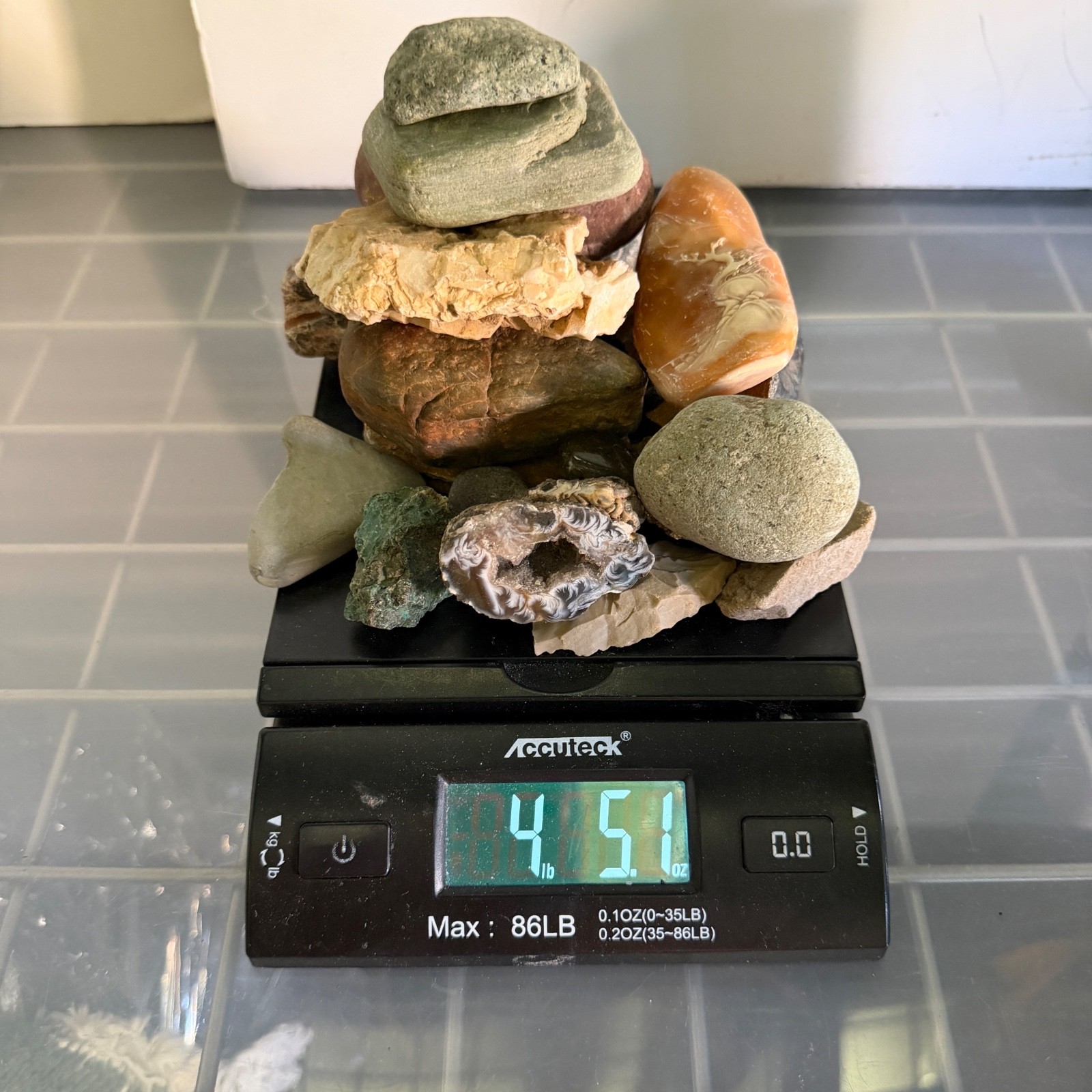 24 Pc Mixed Rock Mineral Specimen Lot Polished Rough 4 lb 5.1 oz - Image 10