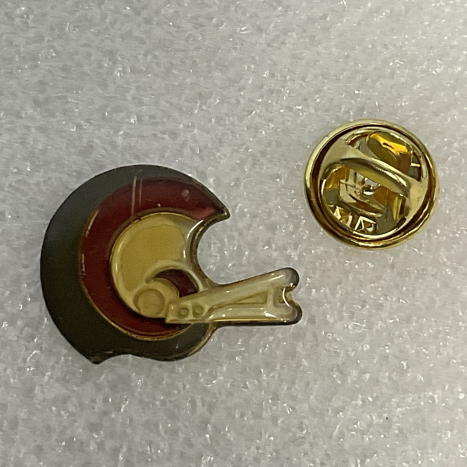 Vintage Los Angeles Rams Football Helmet Lapel Pin NFL Collectible Memorabilia - Image 4
