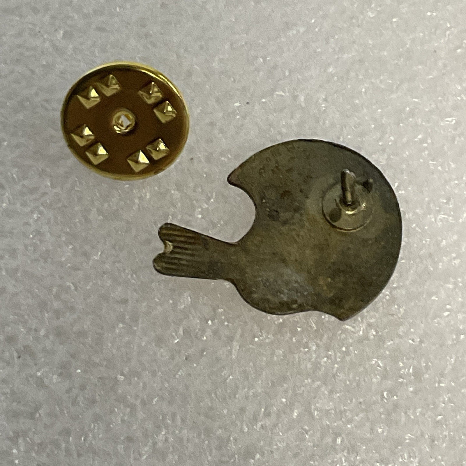 Vintage Los Angeles Rams Football Helmet Lapel Pin NFL Collectible Memorabilia - Image 5