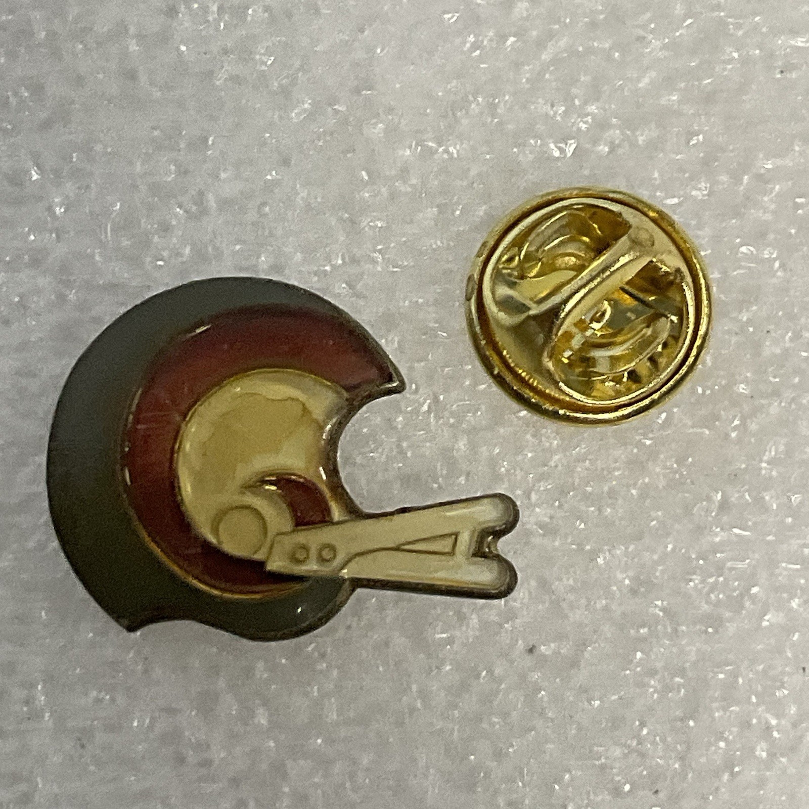 Vintage Los Angeles Rams Football Helmet Lapel Pin – NFL Collectible - Image 4