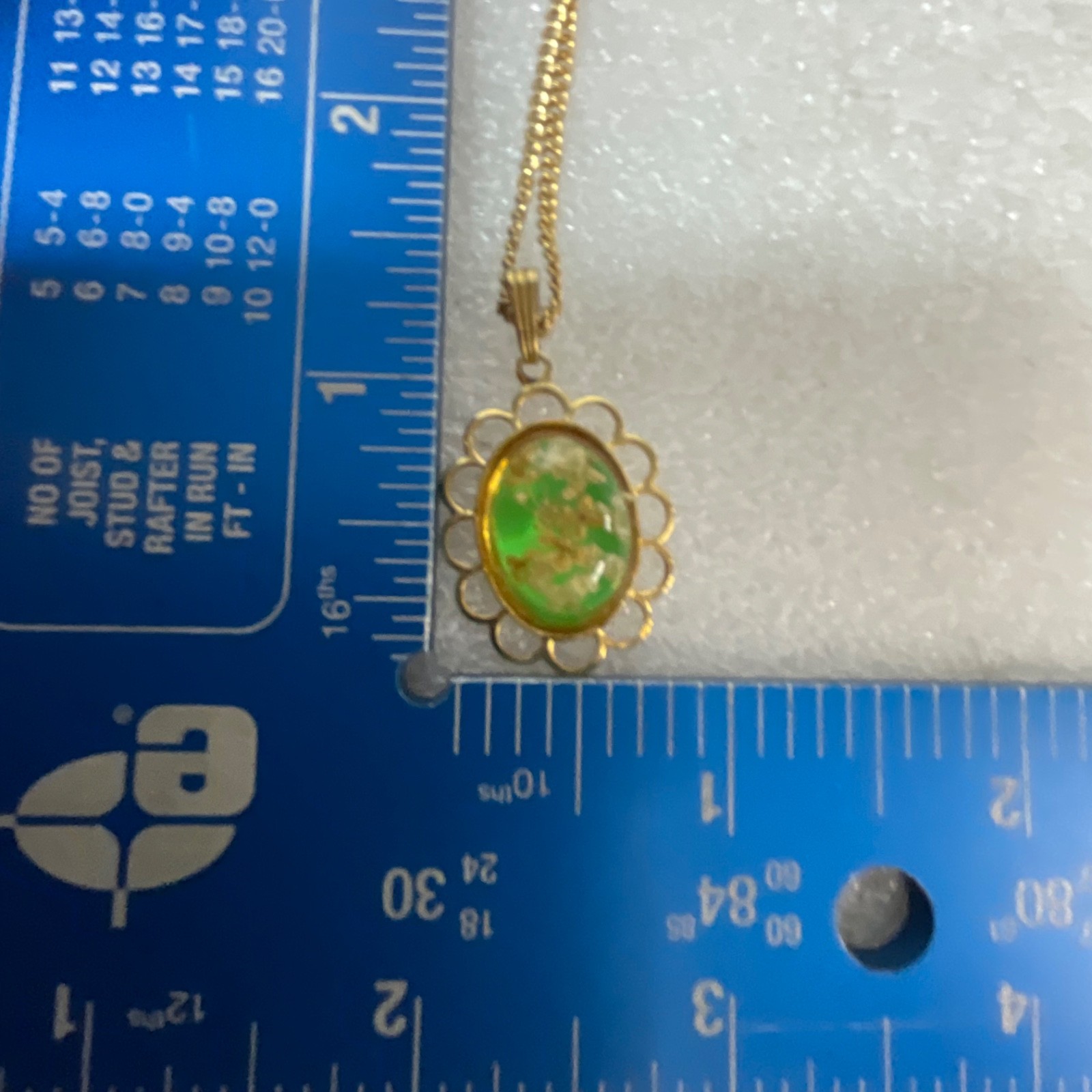 VTG 16" Gold Tone Chain Necklace Green Oval Pendant Floral Frame Costume Jewelry - Image 6