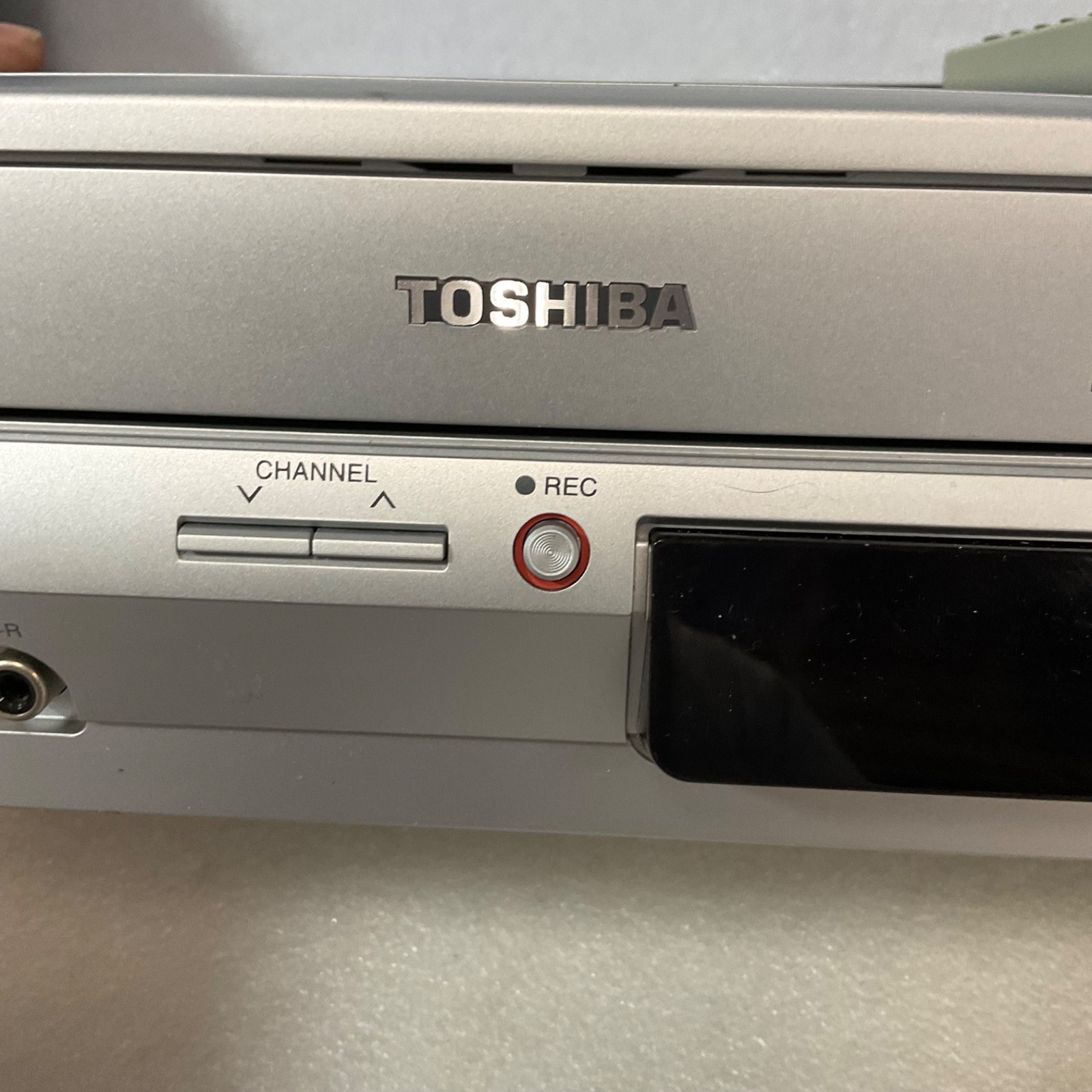 Toshiba SD-KV550SU DVD VCR Combo With Remote For Parts Not Working - Image 6