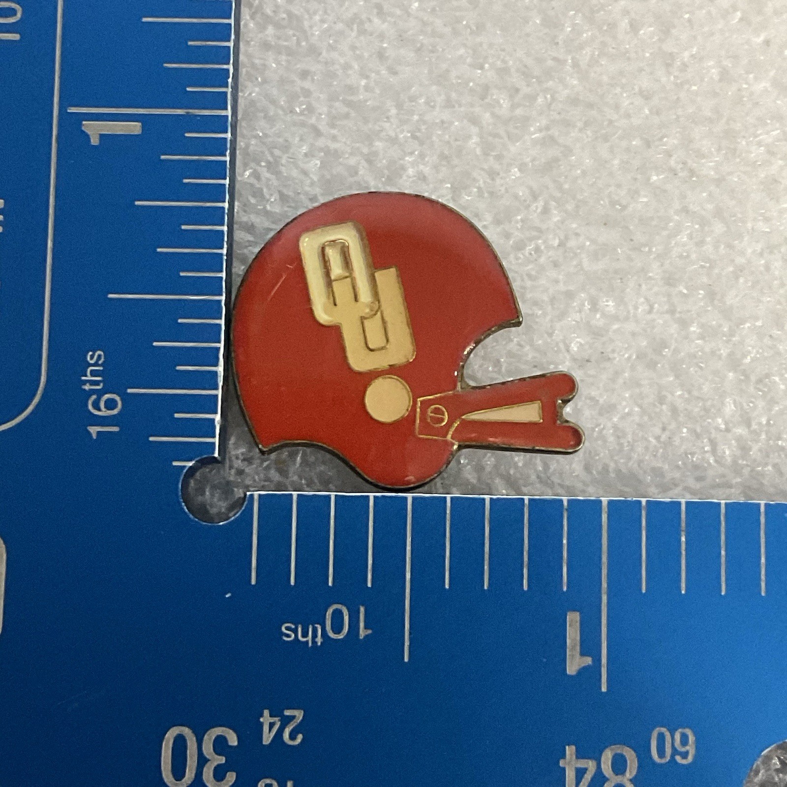 Vintage Oklahoma Sooners Football Helmet Pin NCAA Metal Enamel Red Gold OU - Image 3