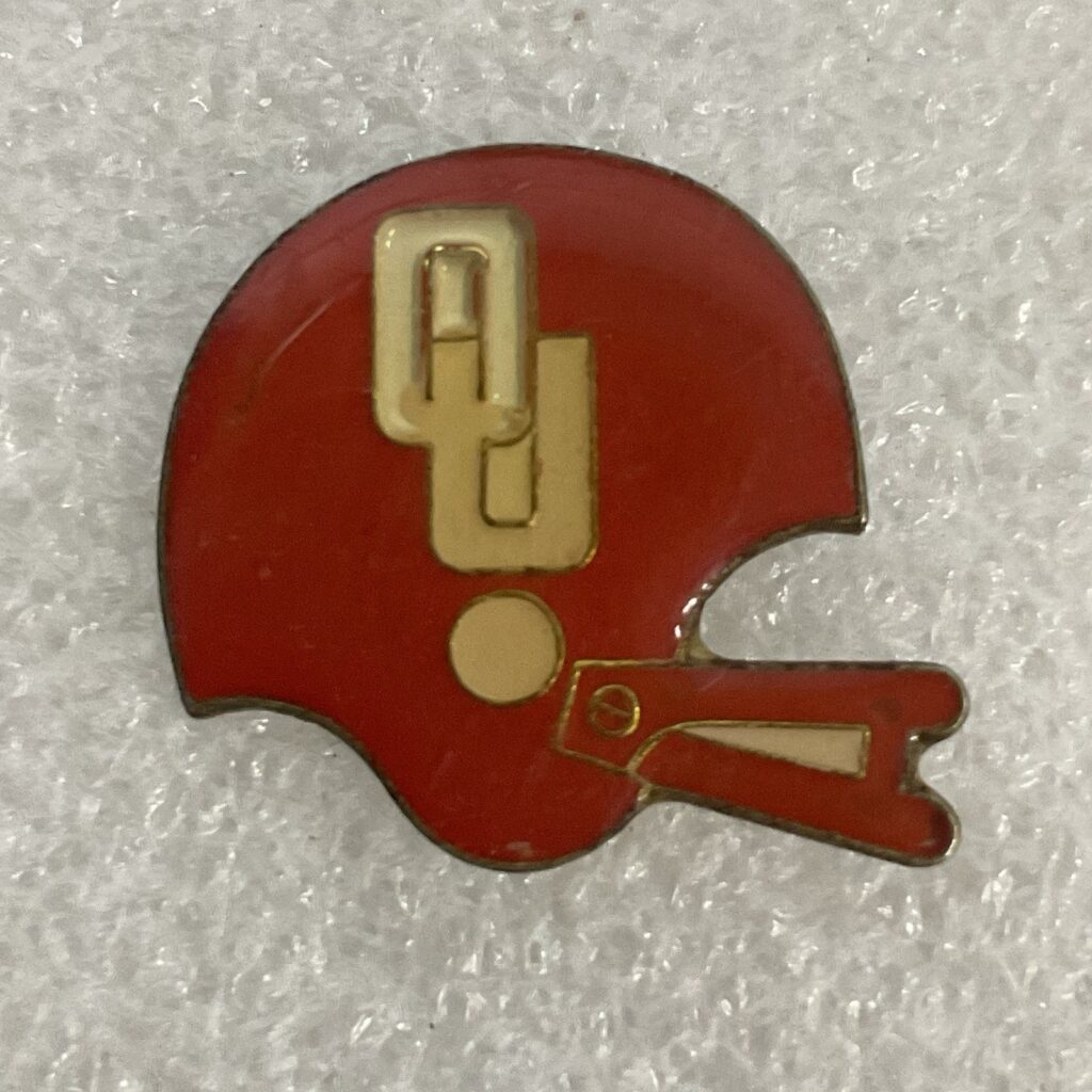 Vintage Oklahoma Sooners Football Helmet Pin NCAA Metal Enamel Red Gold OU - Image 1