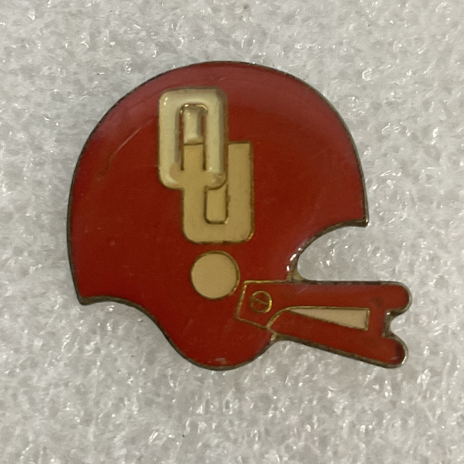 Vintage Oklahoma Sooners Football Helmet Pin NCAA Metal Enamel Red Gold OU - Image 1