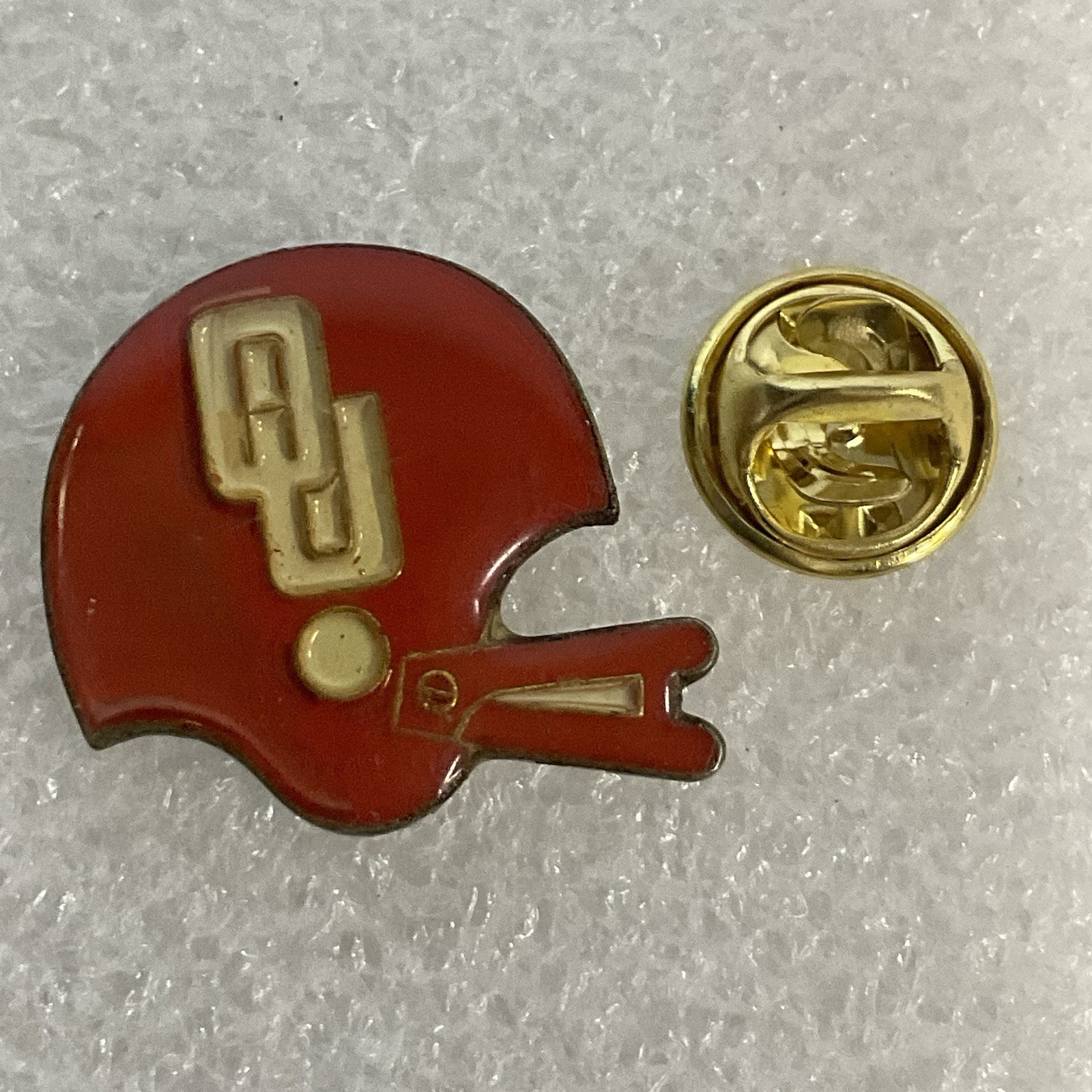 Oklahoma Sooners Football Helmet Pin Red Enamel Metal NCAA Collectible - Image 4