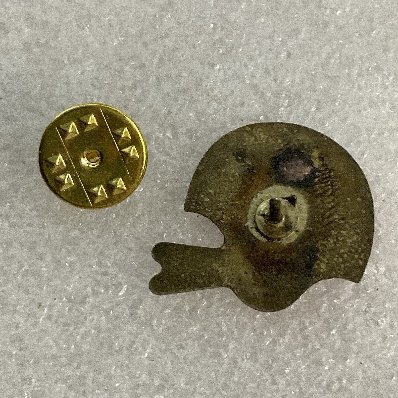 Vintage Oklahoma Sooners Football Helmet Pin NCAA Metal Enamel Red Gold OU - Image 6