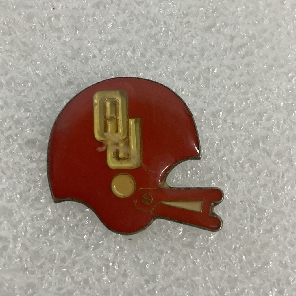 VTG Oklahoma Sooners Football Helmet Pin Metal Enamel NCAA Collectible - Image 1