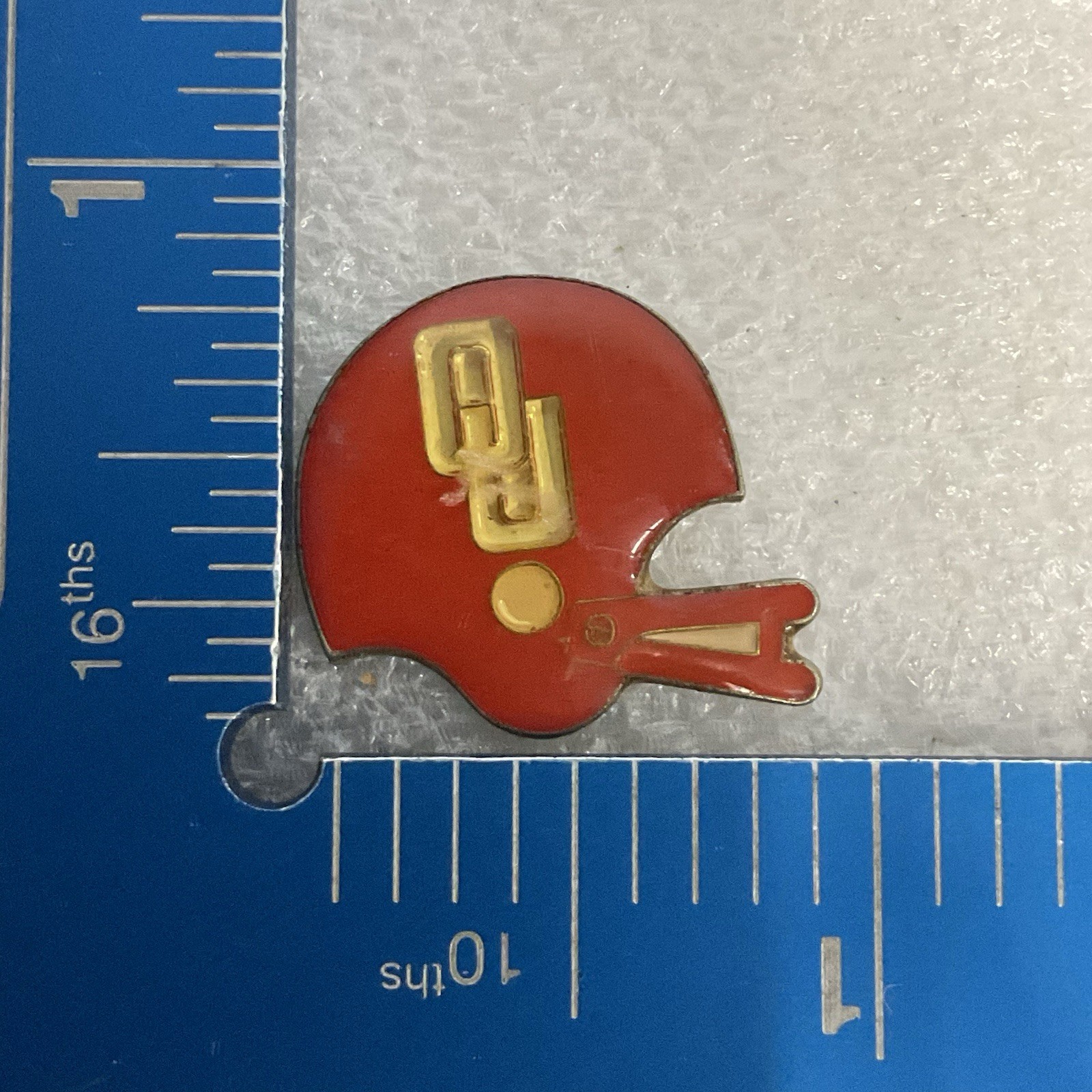 VTG Oklahoma Sooners Football Helmet Pin Metal Enamel NCAA Collectible - Image 3