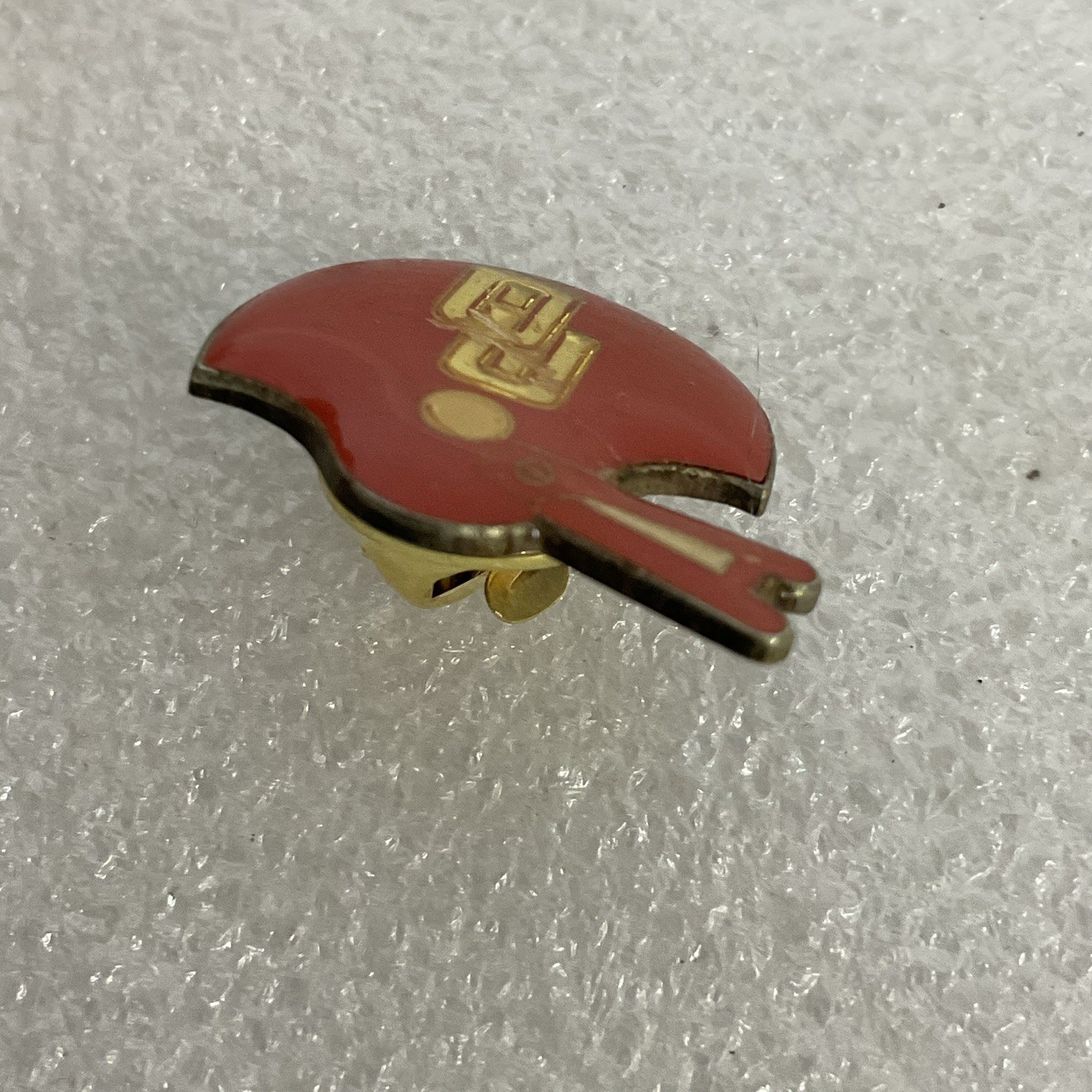 VTG Oklahoma Sooners Football Helmet Pin Metal Enamel NCAA Collectible - Image 4