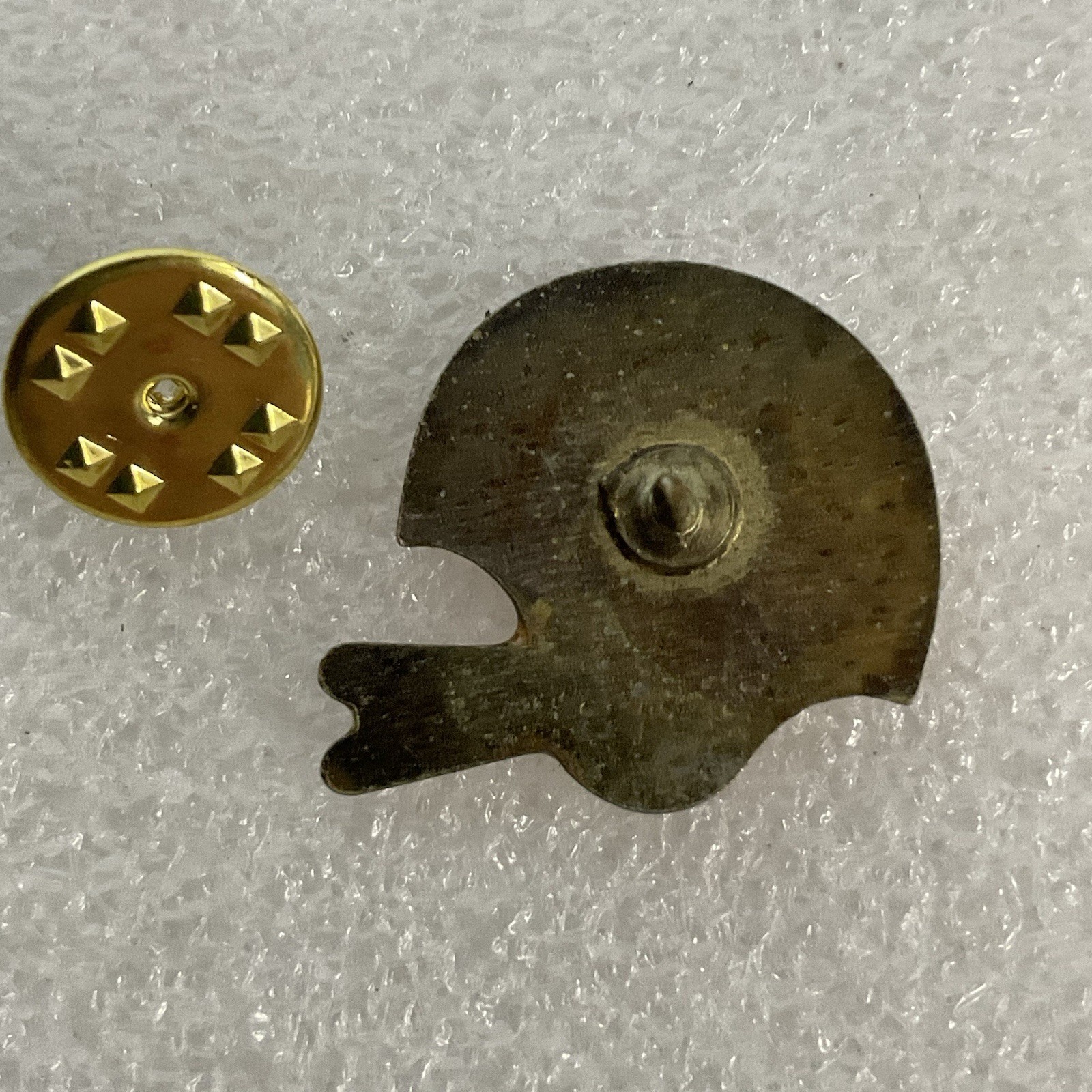 VTG Oklahoma Sooners Football Helmet Pin Metal Enamel NCAA Collectible - Image 7