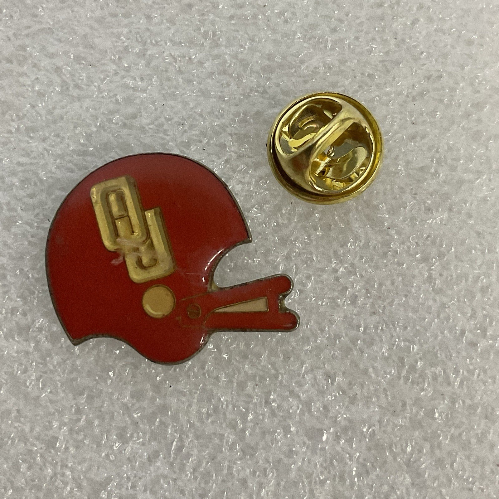 VTG Oklahoma Sooners Football Helmet Pin Metal Enamel NCAA Collectible - Image 8
