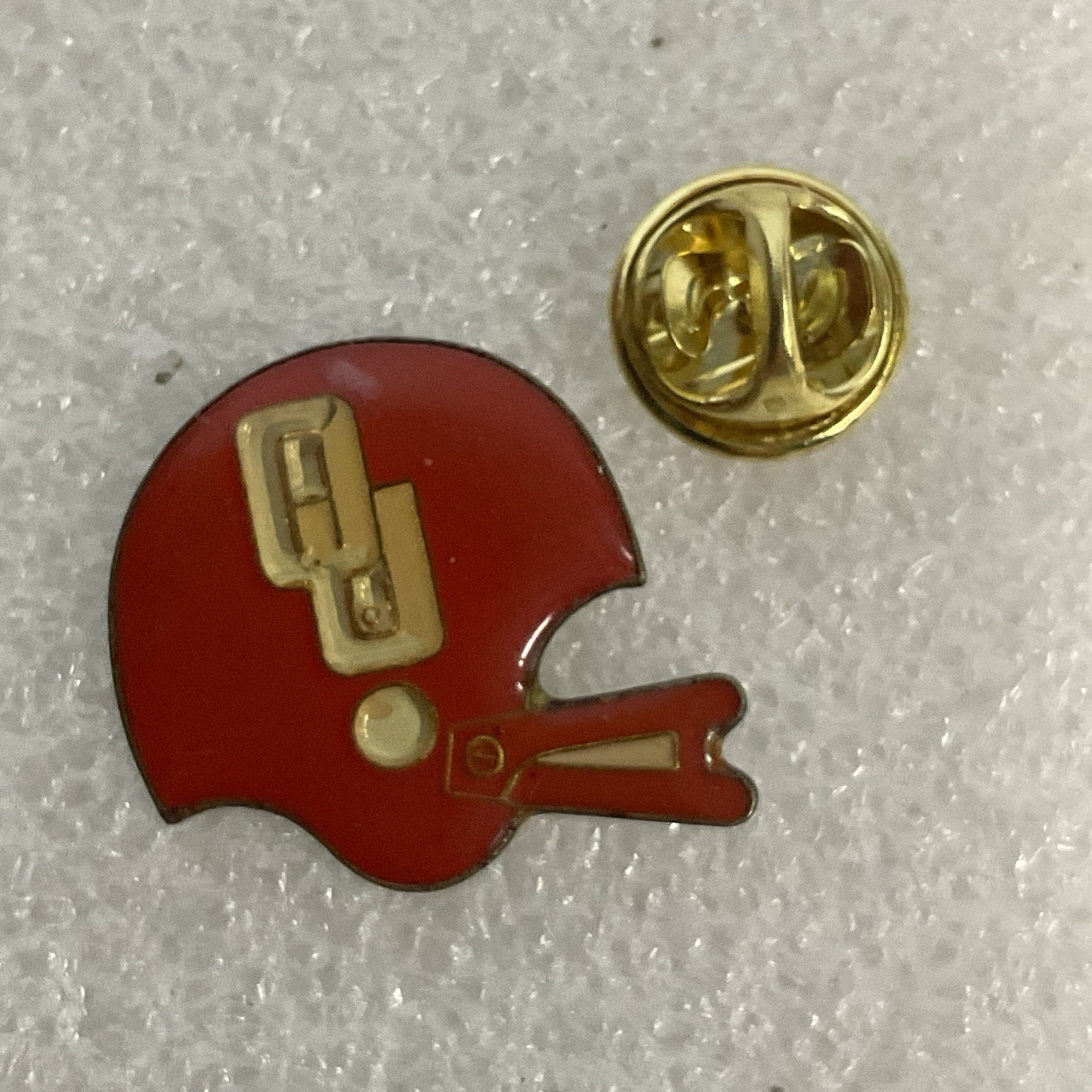 Oklahoma Sooners Football Helmet Pin Red Metal Enamel NCAA College OU VTG - Image 4