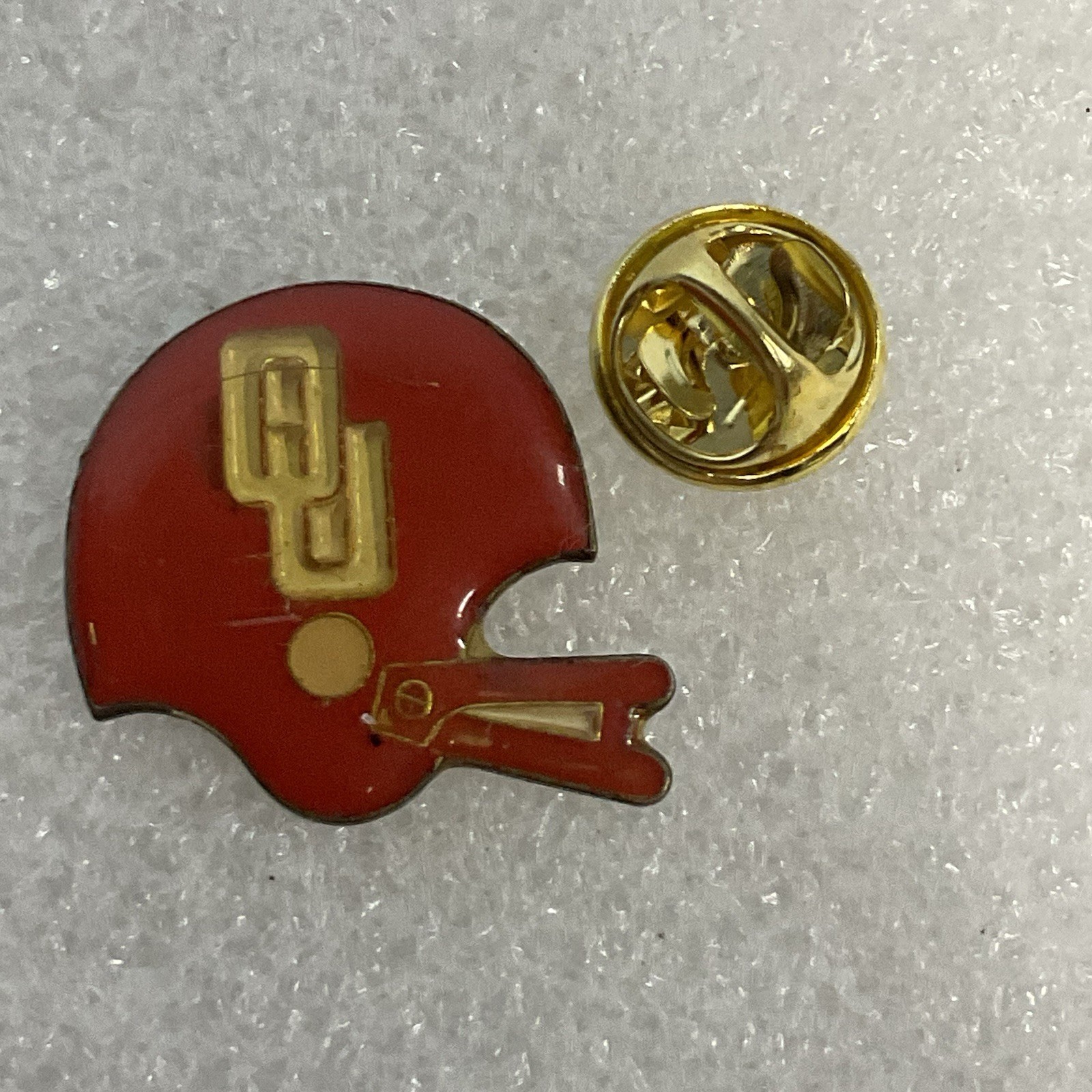 Vintage Oklahoma Sooners Football Helmet Pin Metal Enamel NCAA OU Lapel Badge - Image 4