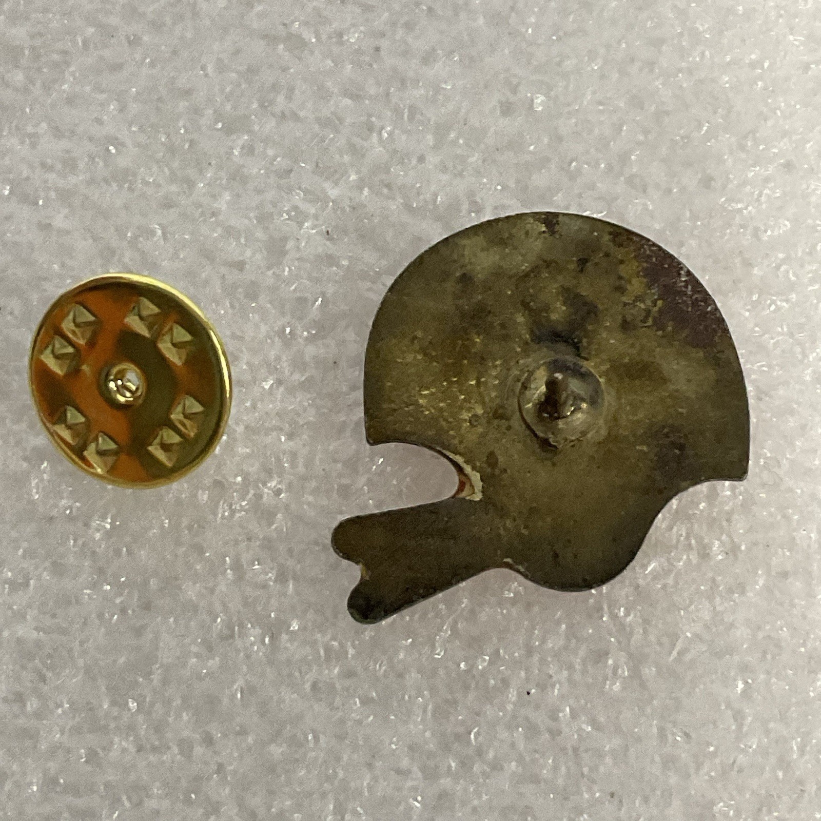 Vintage Oklahoma Sooners Football Helmet Pin Metal Enamel NCAA OU Lapel Badge - Image 5