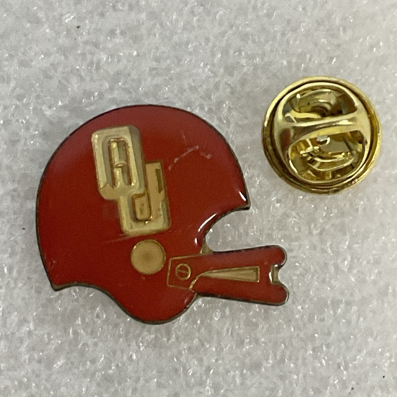 Vintage OU Oklahoma Sooners Football Helmet Pin Metal Enamel NCAA College - Image 4