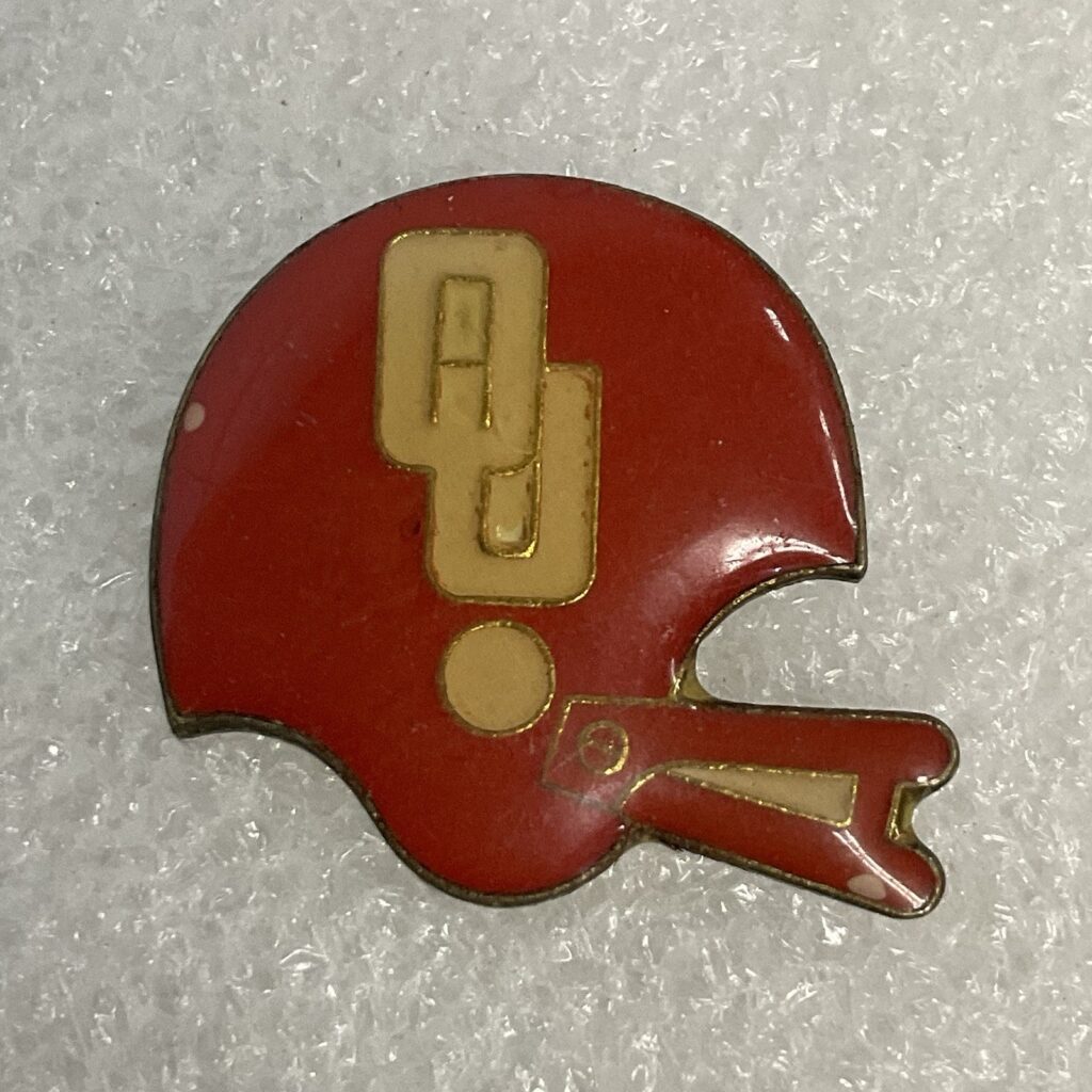 Vintage Oklahoma Sooners Football Helmet Pin NCAA Metal Enamel Lapel Badge - Image 1
