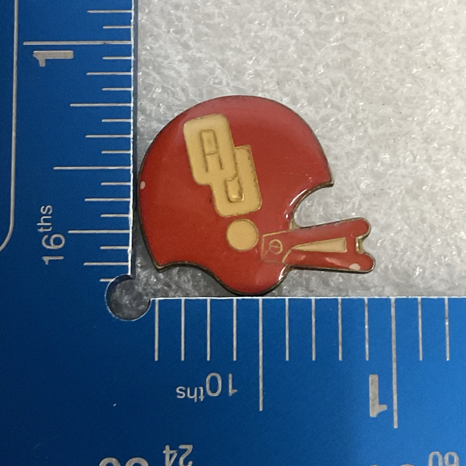 Vintage Oklahoma Sooners Football Helmet Pin NCAA Metal Enamel Lapel Badge - Image 3