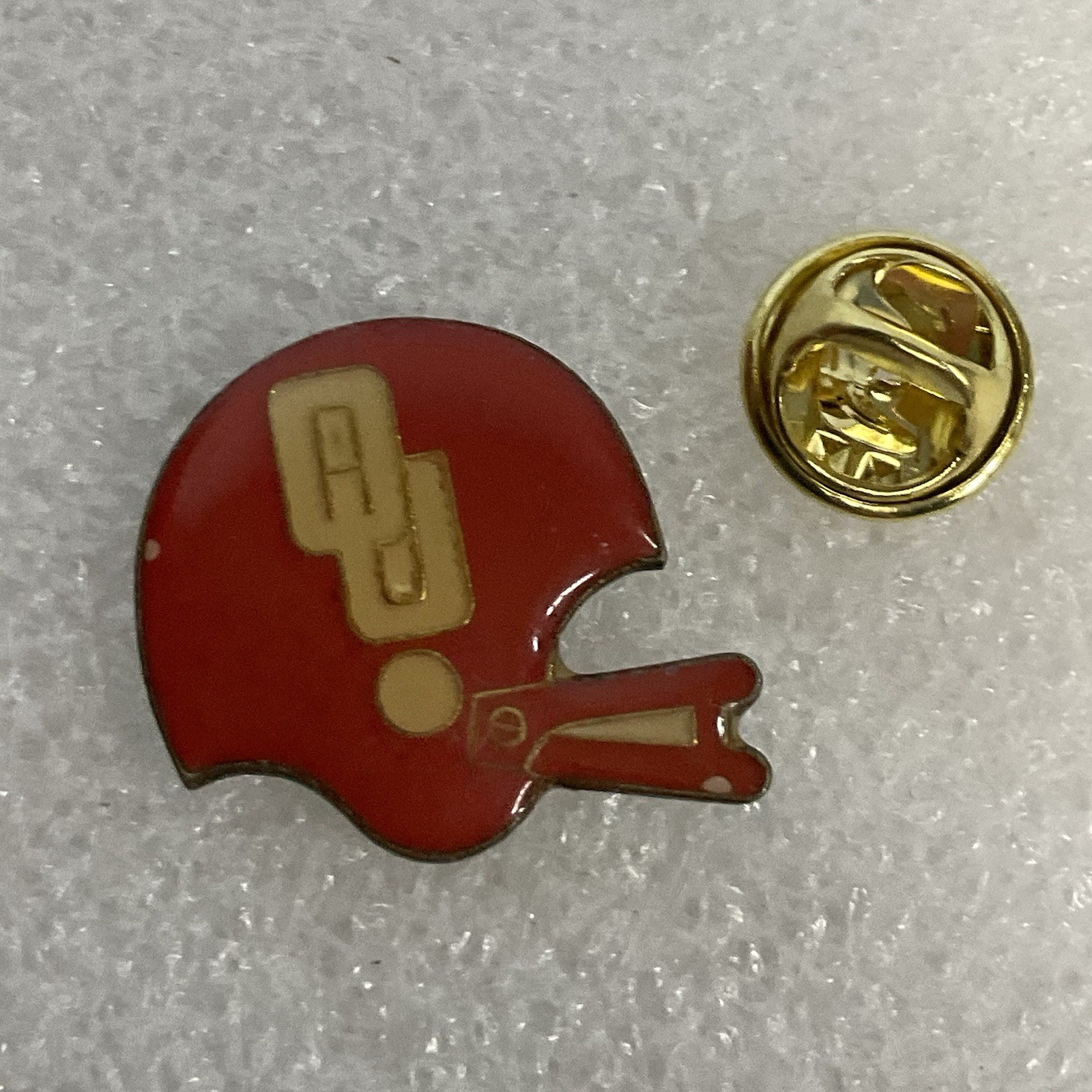 Vintage Oklahoma Sooners Football Helmet Pin NCAA Metal Enamel Lapel Badge - Image 4