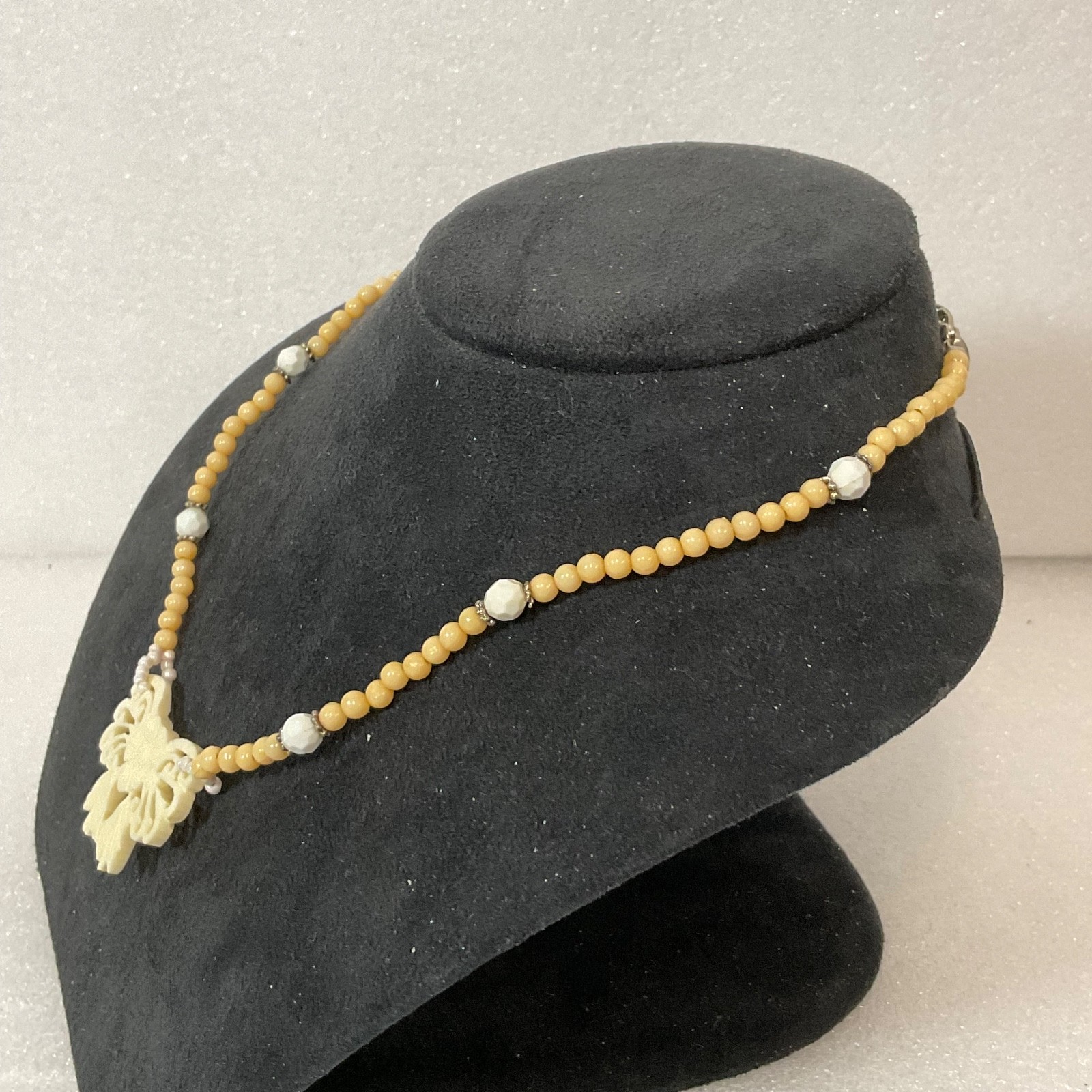 17in Yellow Beaded Necklace Carved Floral Pendant Adjustable Chain Boho Jewelry - Image 3