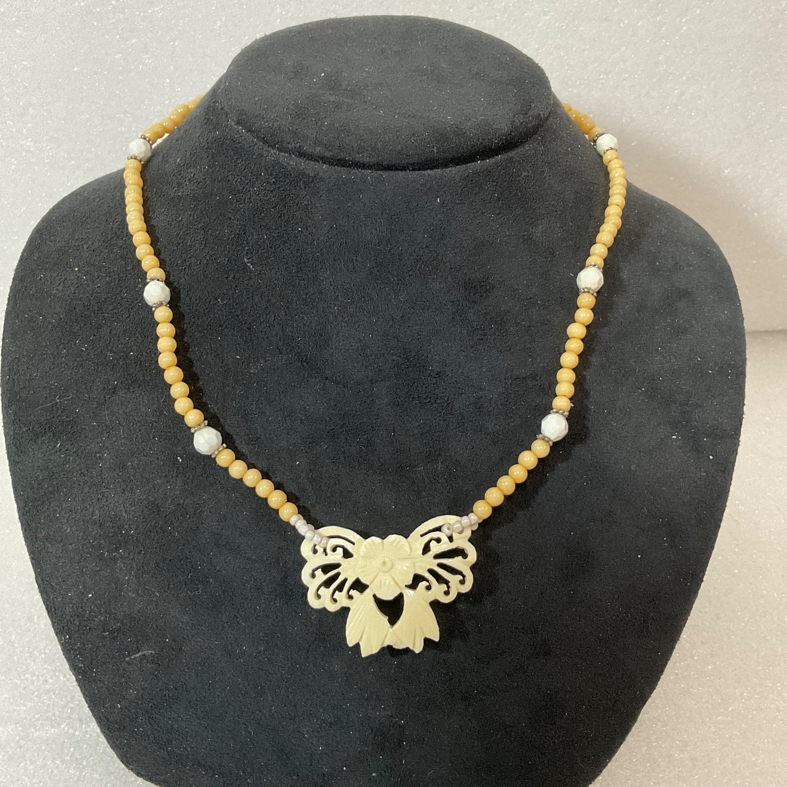 17in Yellow Beaded Necklace Carved Floral Pendant Adjustable Chain Boho Jewelry - Image 1