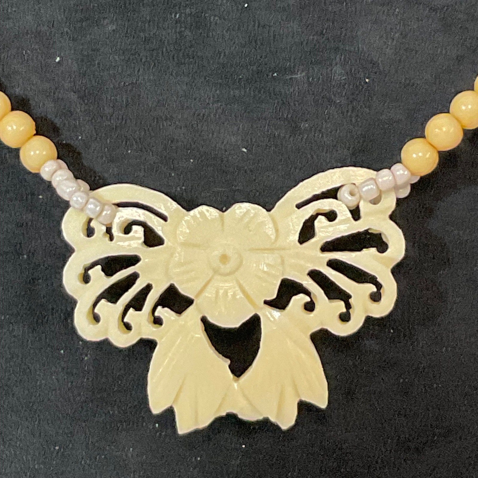 17in Yellow Beaded Necklace Carved Floral Pendant Adjustable Chain Boho Jewelry - Image 2