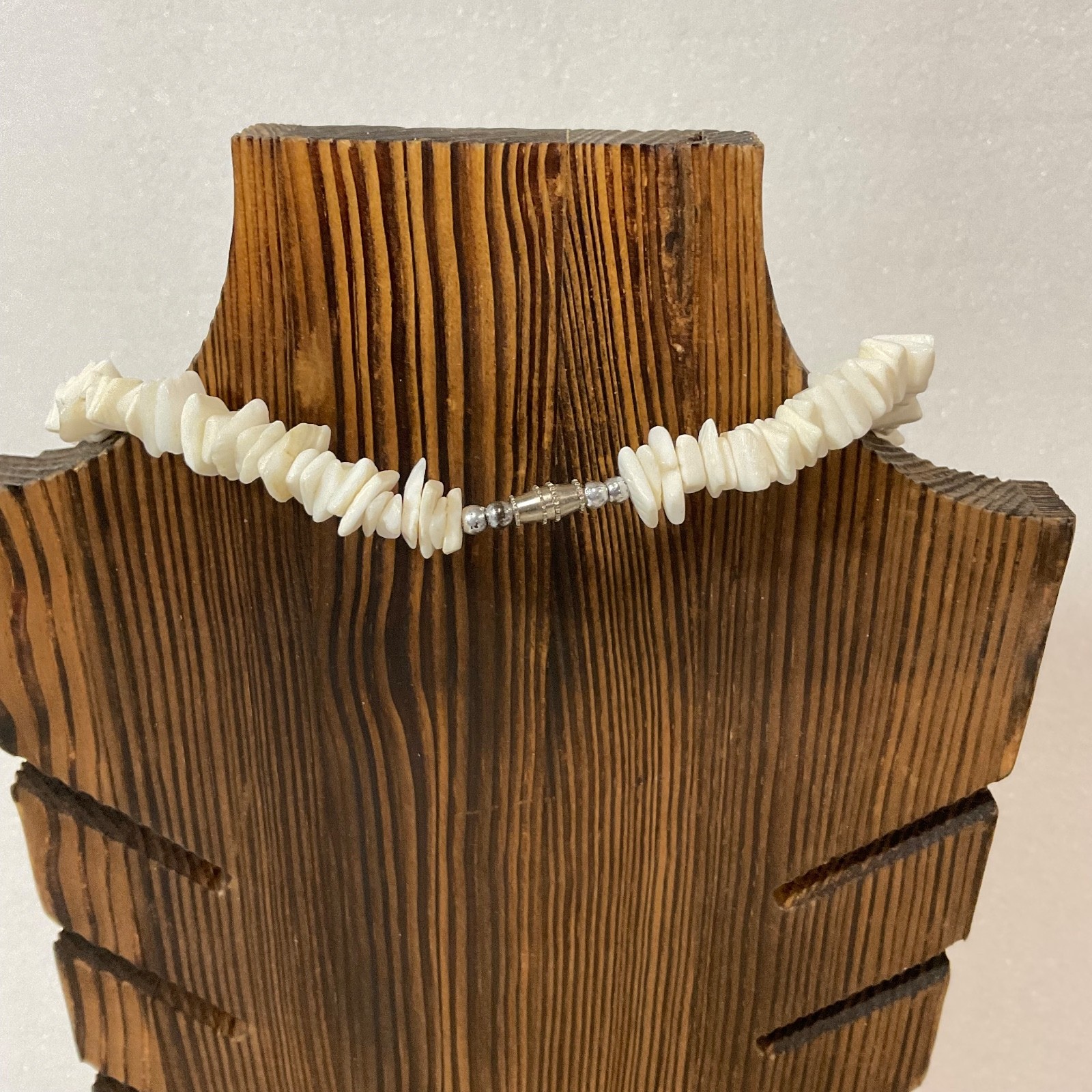 16in White Shell Chip Bead Necklace Vintage Tropical Beach Jewelry - Image 2