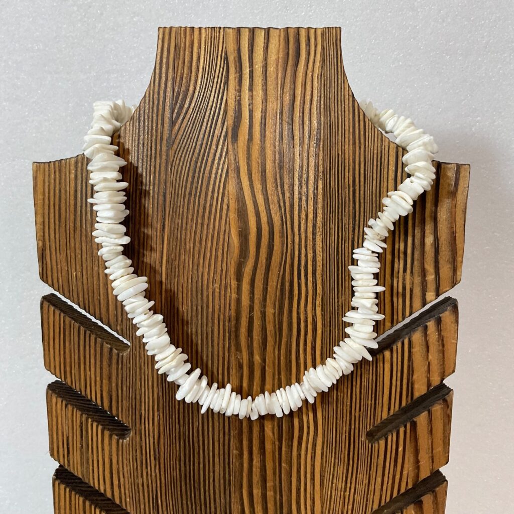 16in White Shell Chip Bead Necklace Vintage Tropical Beach Jewelry - Image 1