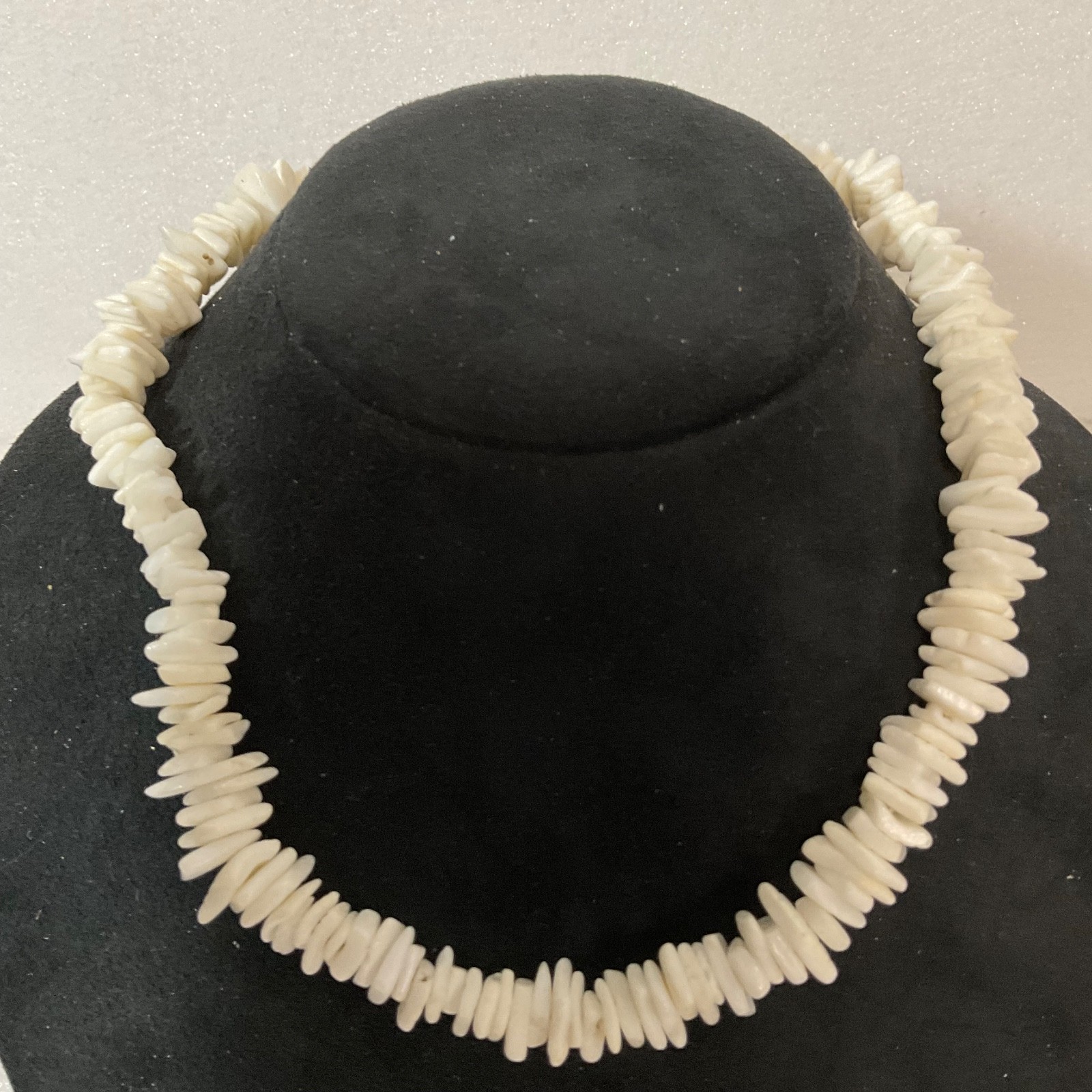 16in White Shell Chip Bead Necklace Vintage Tropical Beach Jewelry - Image 4