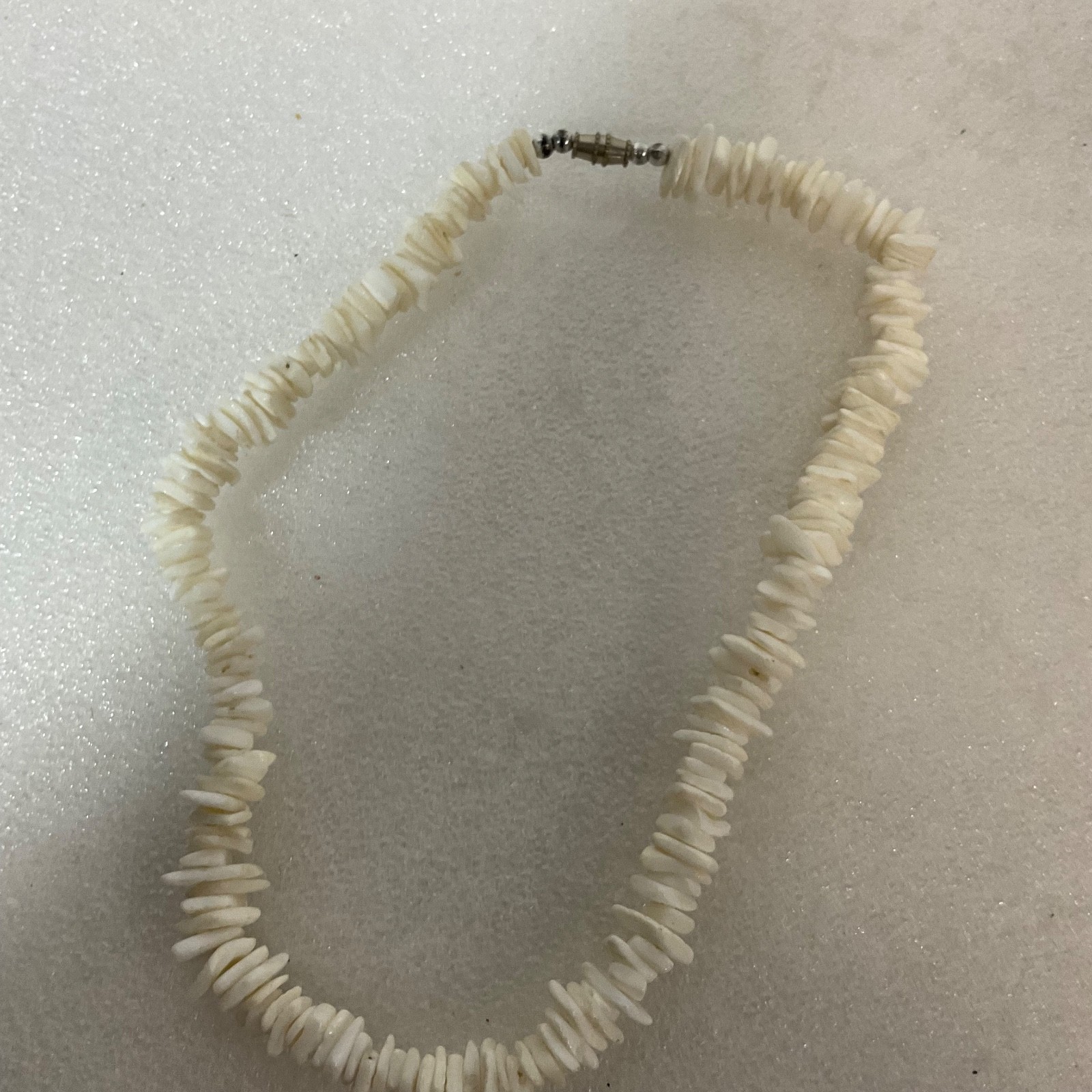 16in White Shell Chip Bead Necklace Vintage Tropical Beach Jewelry - Image 5