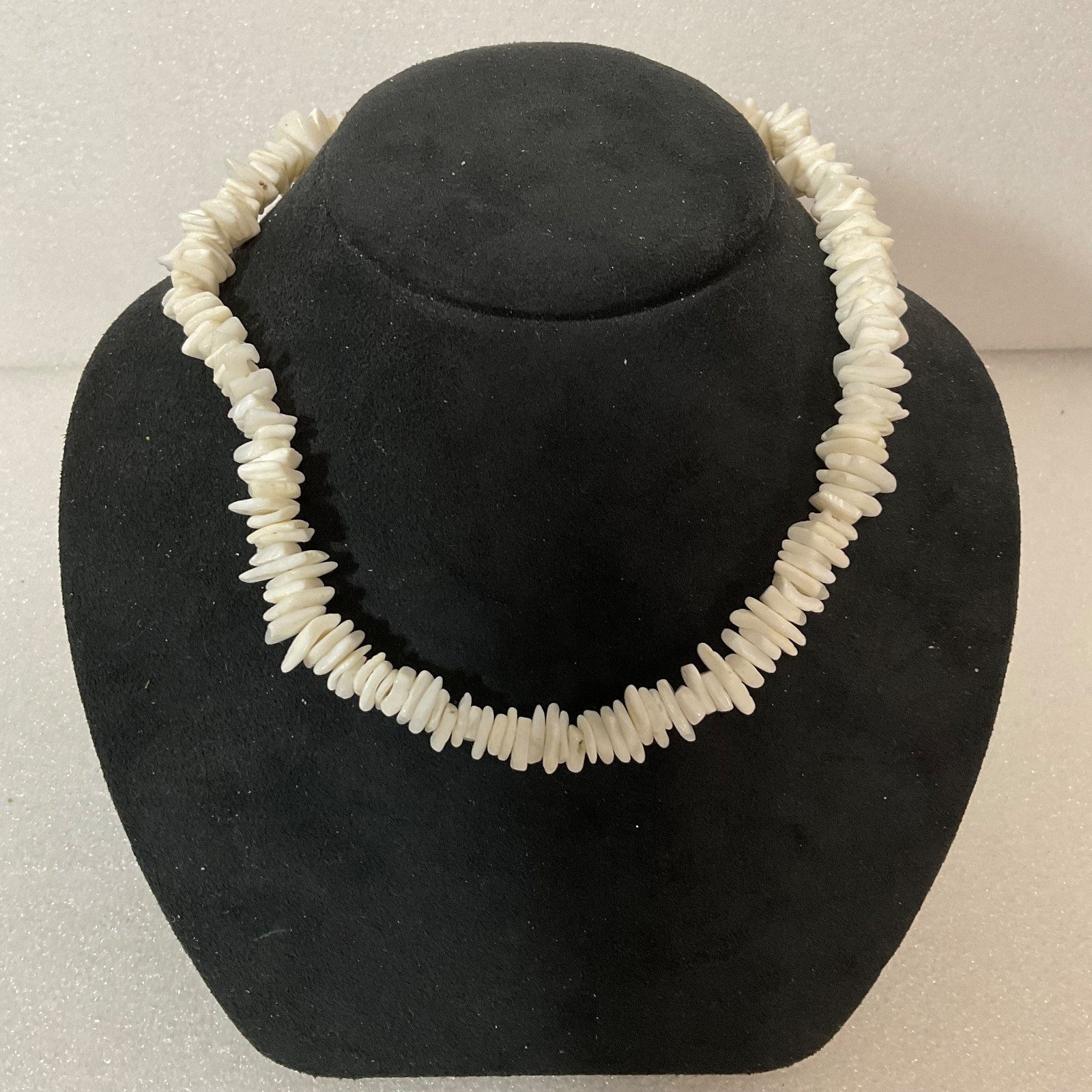 16in White Shell Chip Bead Necklace Vintage Tropical Beach Jewelry - Image 3