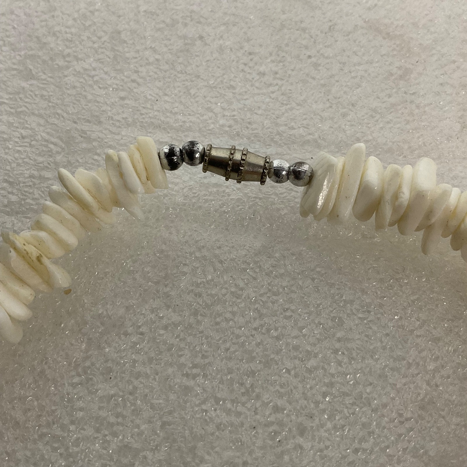 16in White Shell Chip Bead Necklace Vintage Tropical Beach Jewelry - Image 6