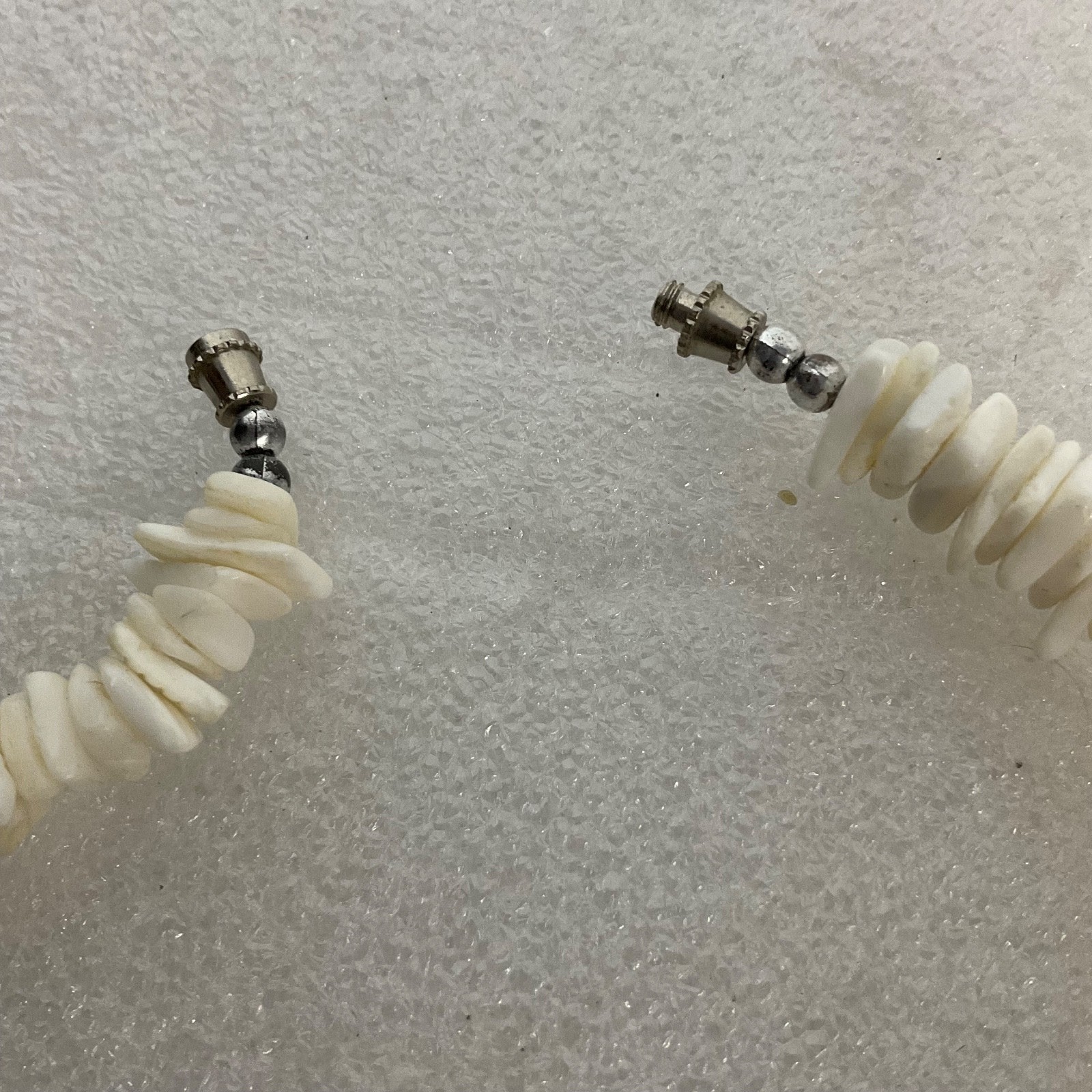 16in White Shell Chip Bead Necklace Vintage Tropical Beach Jewelry - Image 7