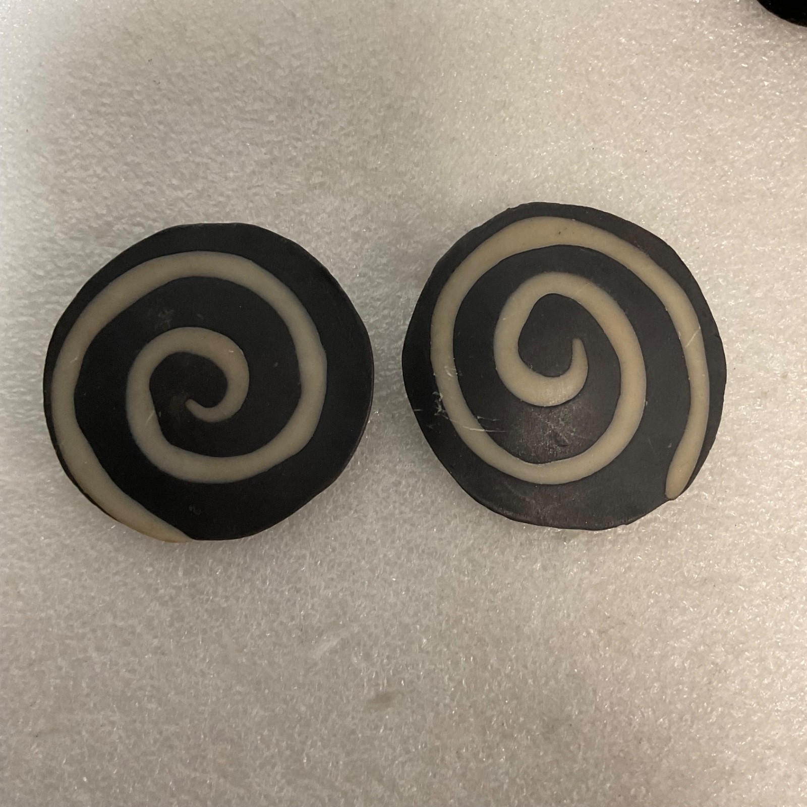 Vintage 1988 Three Girls Black White Spiral Round Earrings Signed Retro Post 2in - Image 6
