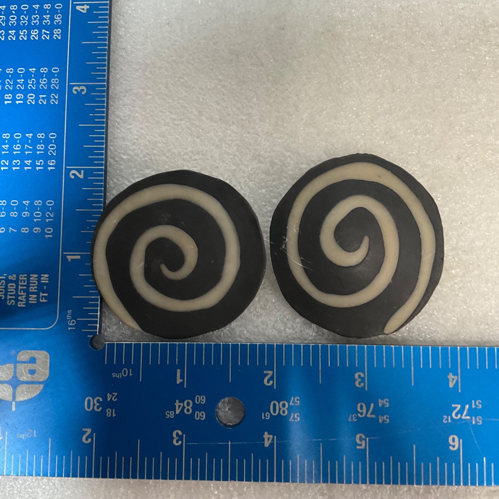 Vintage 1988 Three Girls Black White Spiral Round Earrings Signed Retro Post 2in - Image 7