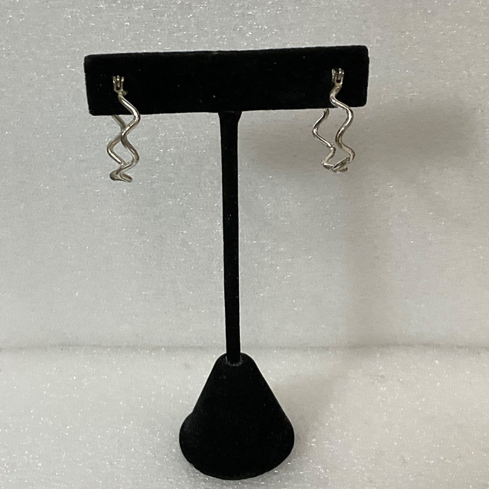 Vintage Silver Tone Hoop Earrings 1in 2.58g Textured Wavy Design Jewelry - Image 4