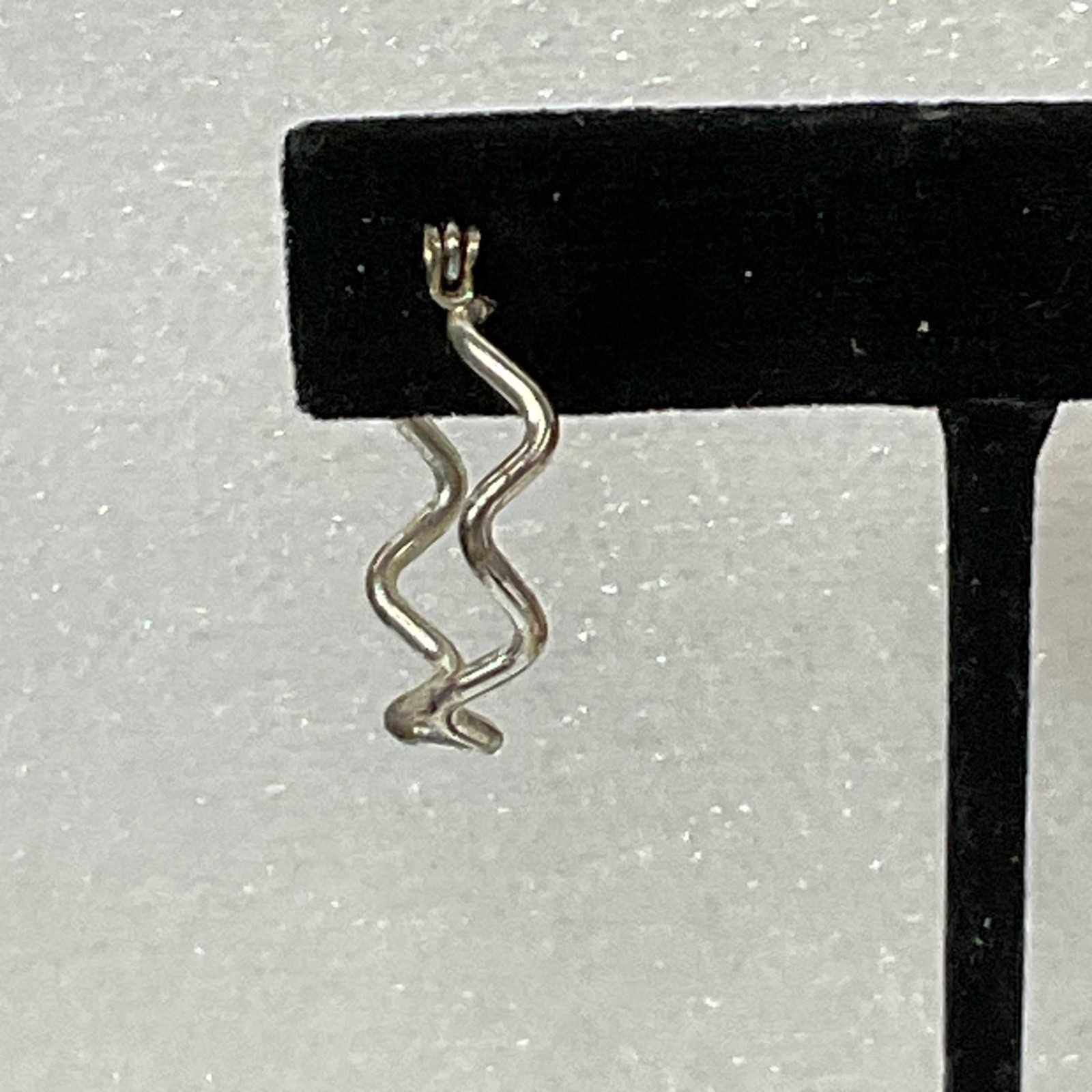 Vintage Silver Tone Hoop Earrings 1in 2.58g Textured Wavy Design Jewelry - Image 6