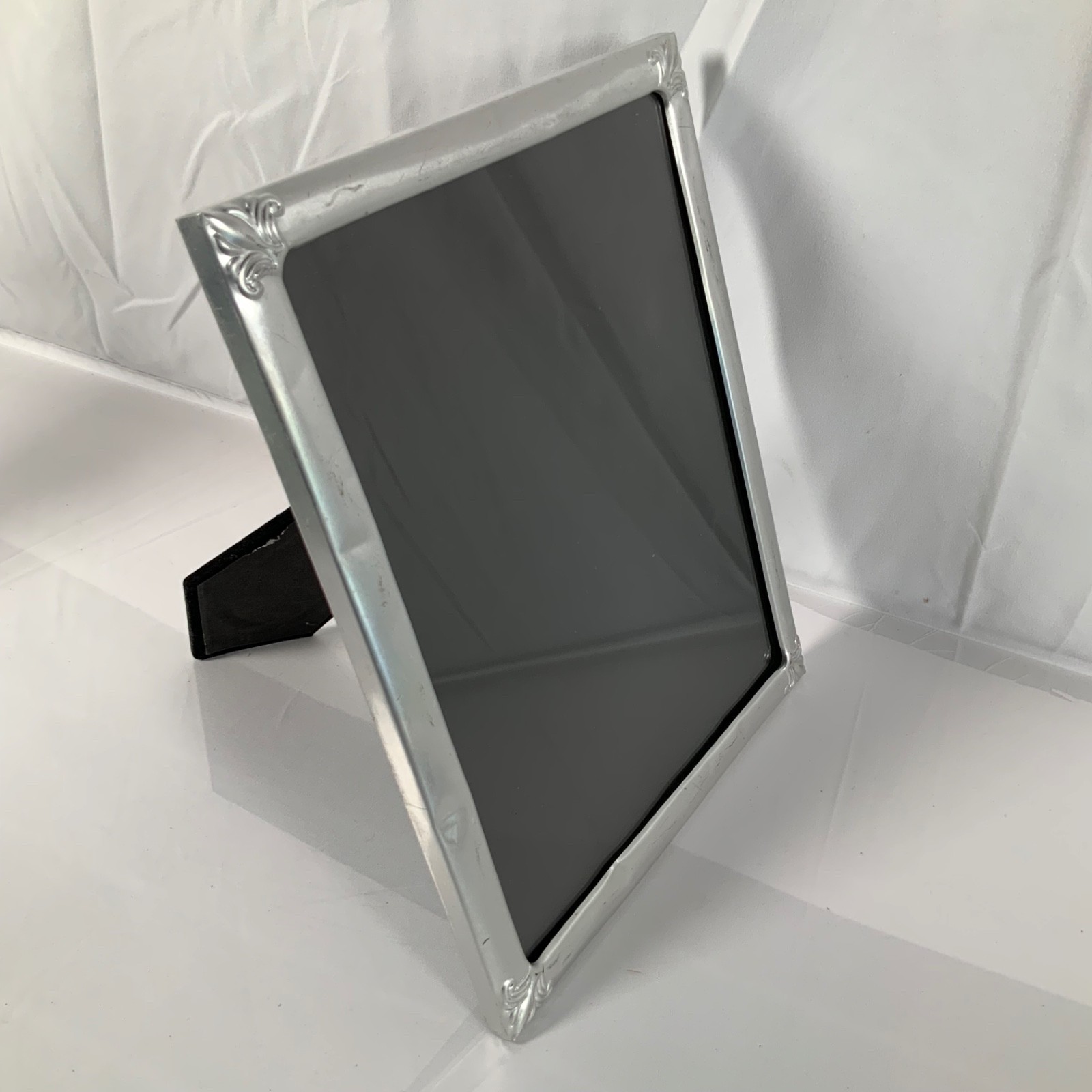 Silver Tone Ornate Corner 8 x 10 Tabletop Picture Frame Glass Front - Image 1