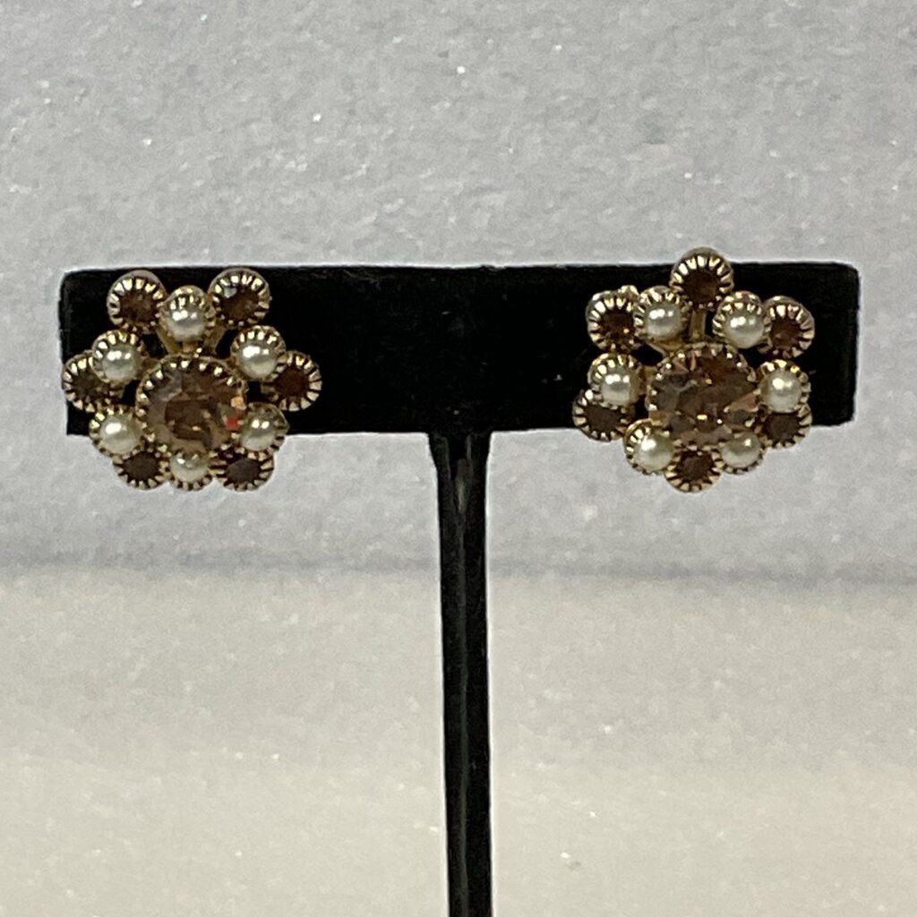 Vintage Gold Tone Faux Amber & Pearl Cluster Clip-On Earrings Retro Style - Image 1