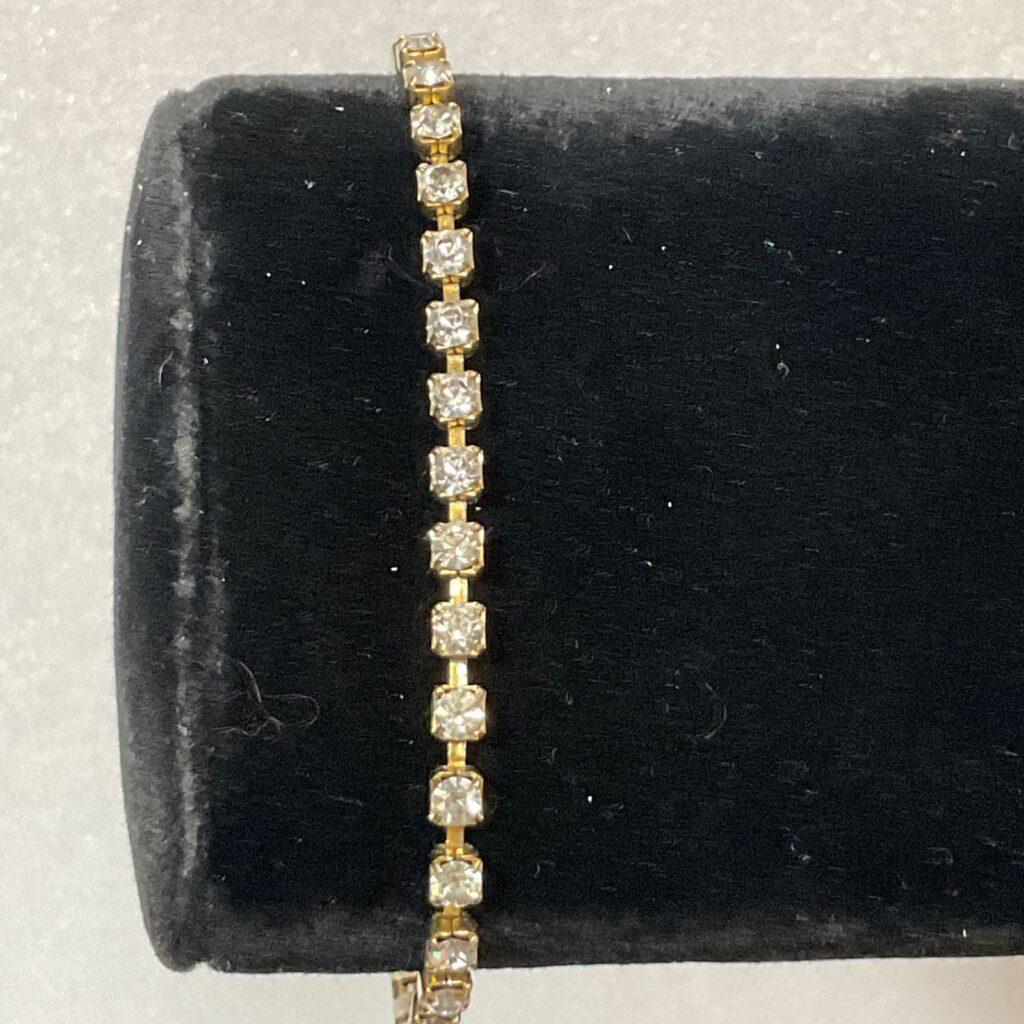 7in Gold Tone Tennis Bracelet Clear Rhinestones 4.13g Box Clasp Jewelry - Image 1