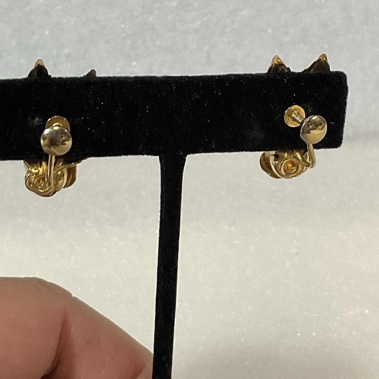 Vintage Gold Tone Leaf Clip On Earrings with Faux Pearl Floral Accents - Image 8