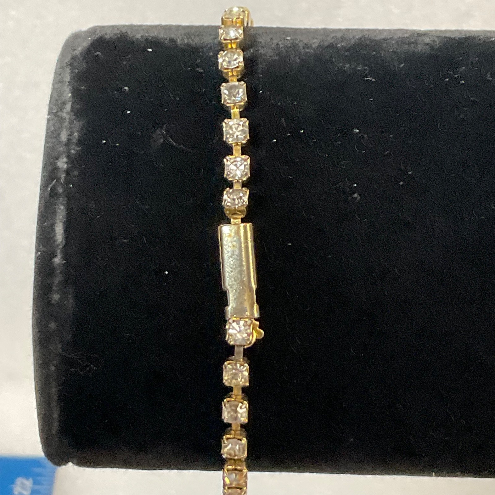 7in Gold Tone Tennis Bracelet Clear Rhinestones 4.13g Box Clasp Jewelry - Image 2