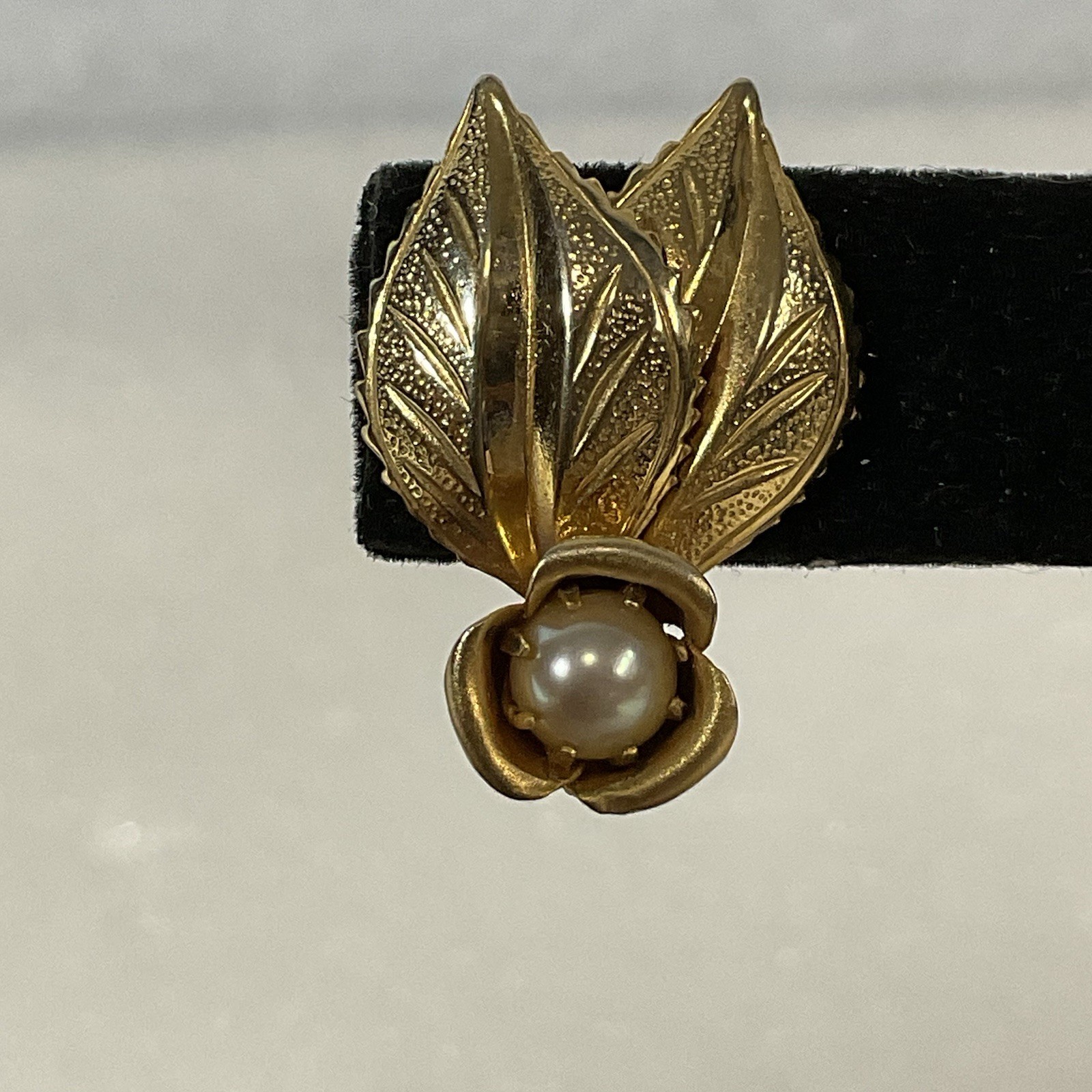 Vintage Gold Tone Leaf Clip On Earrings with Faux Pearl Floral Accents - Image 11