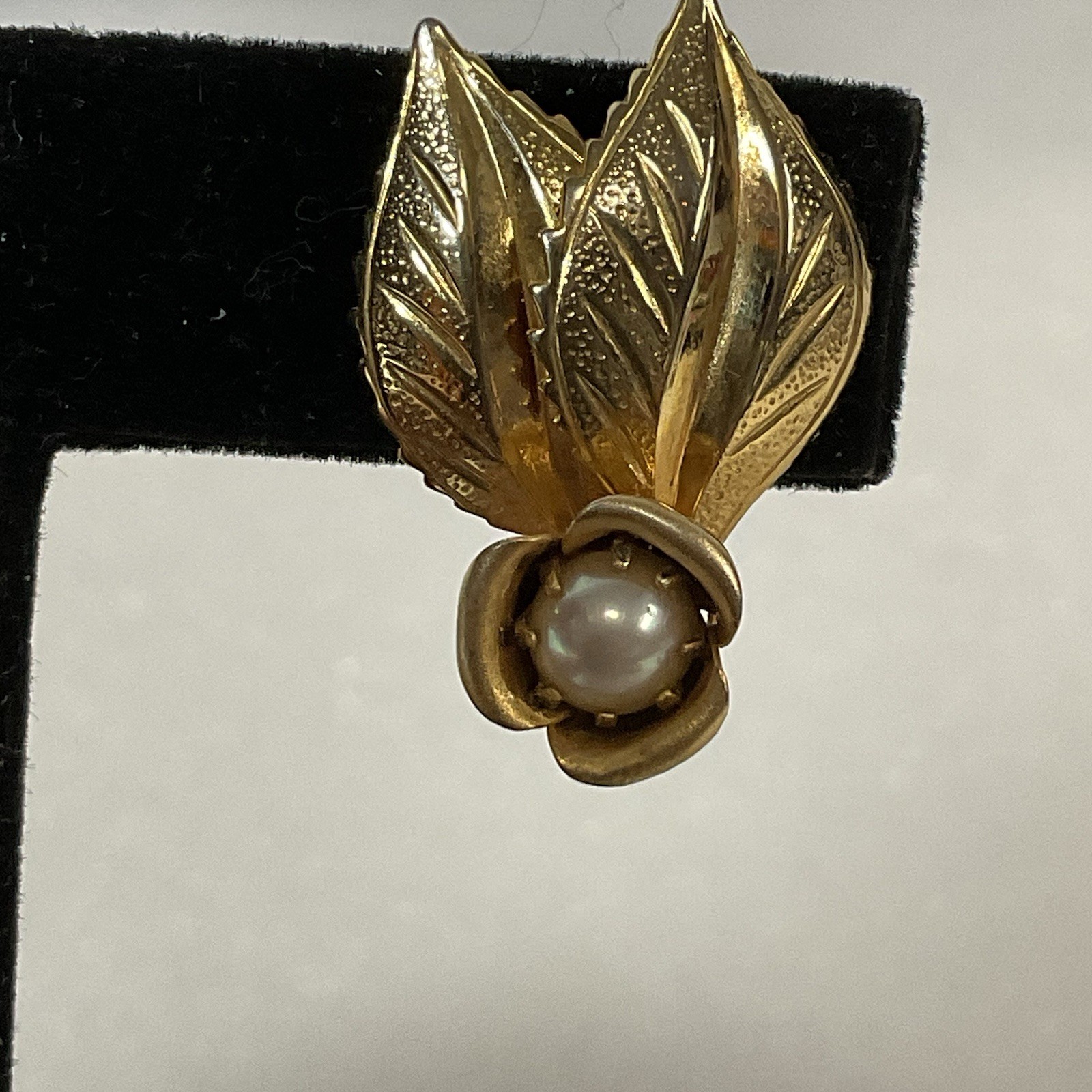 Vintage Gold Tone Leaf Clip On Earrings with Faux Pearl Floral Accents - Image 12