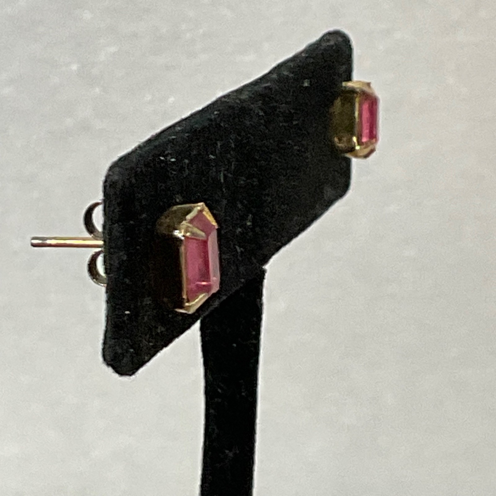 Vintage Pink Emerald Cut Crystal Stud Earrings Gold Tone Post 0.83g Small Jewelr - Image 4