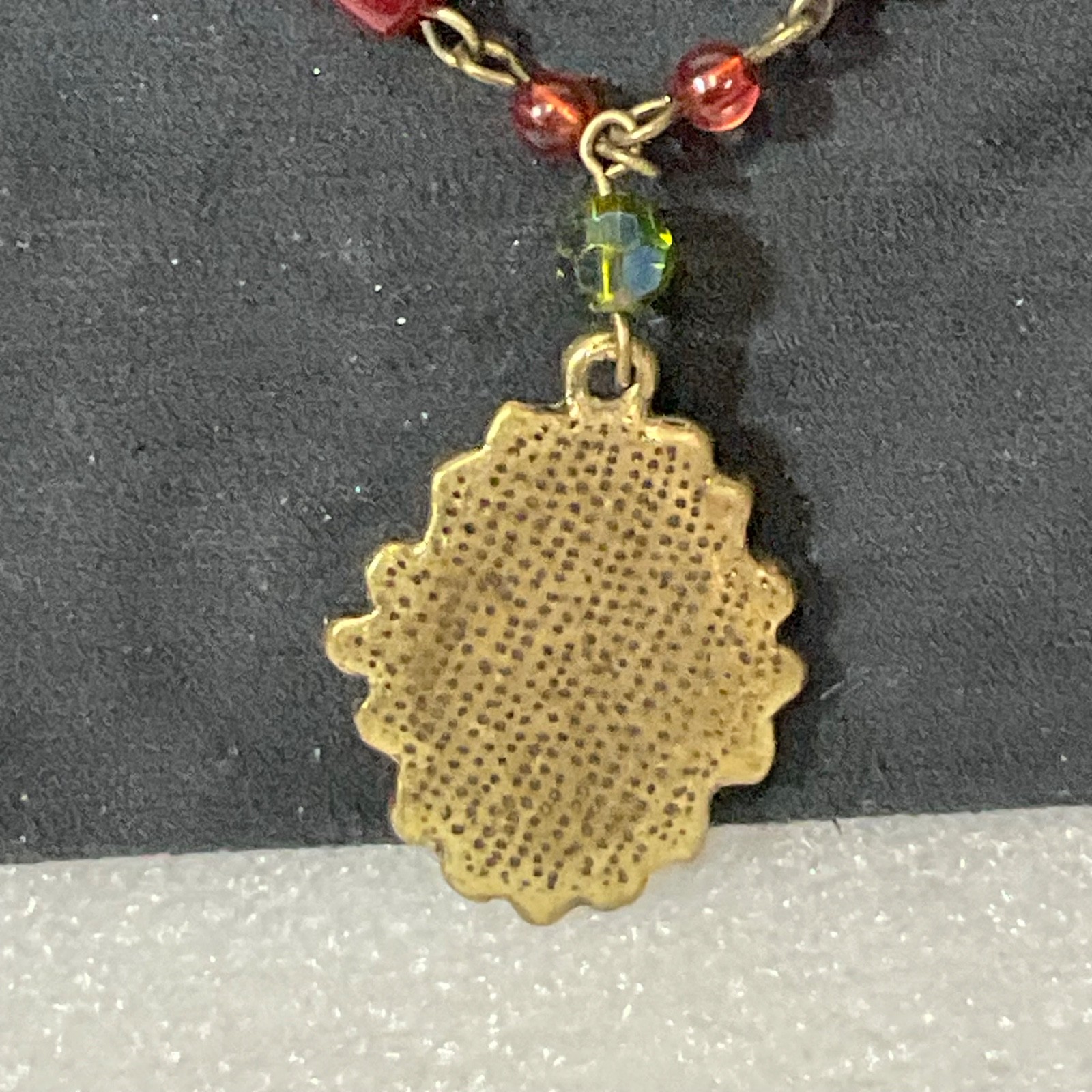 17in Hand Painted Floral Pendant Necklace Red & Green Beads Brass Tone Chain 14. - Image 3