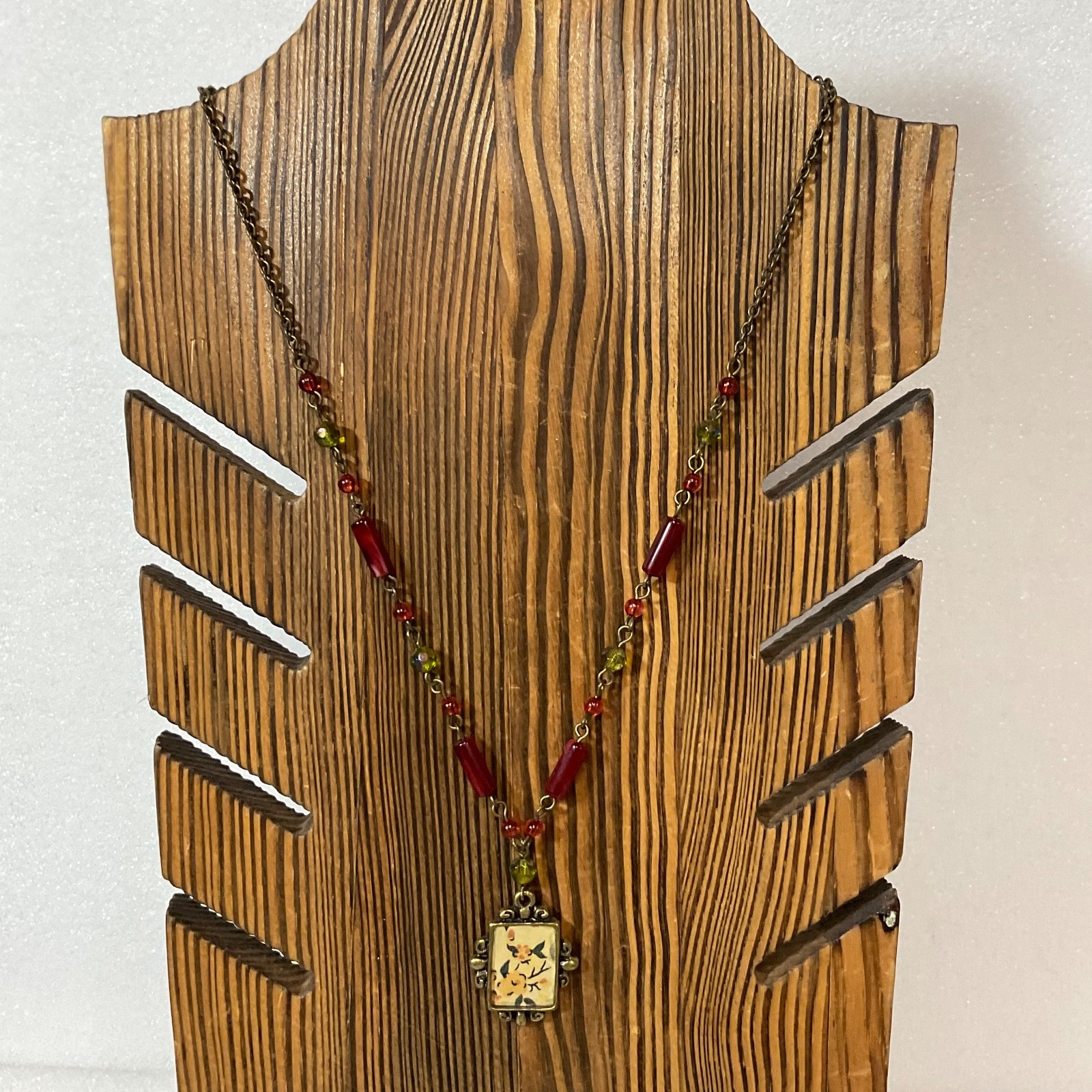 17in Hand Painted Floral Pendant Necklace Red & Green Beads Brass Tone Chain 14. - Image 6